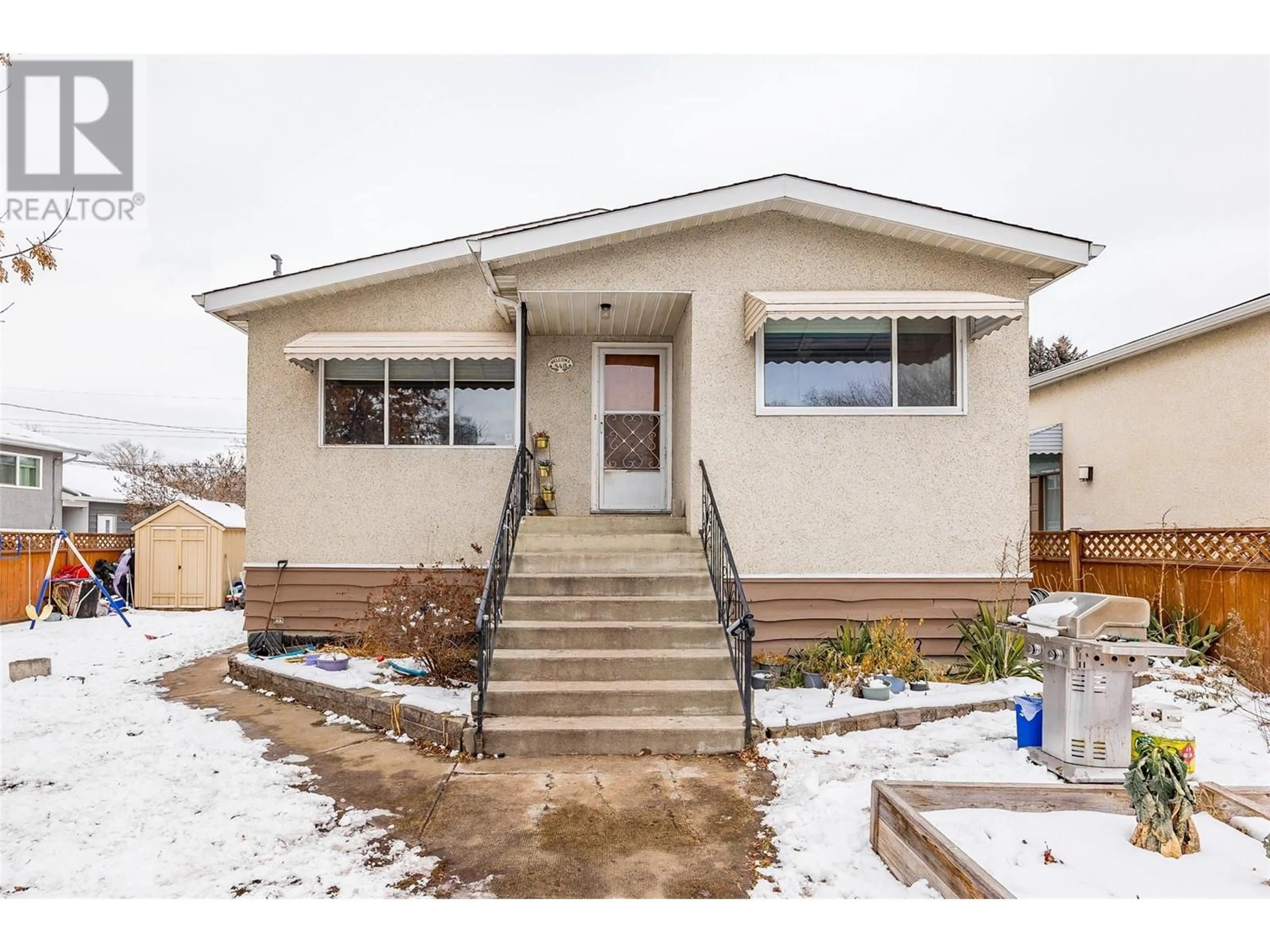 Home with vinyl exterior material, street for 548/546 Roanoke Avenue, Kelowna British Columbia V1Y7K5