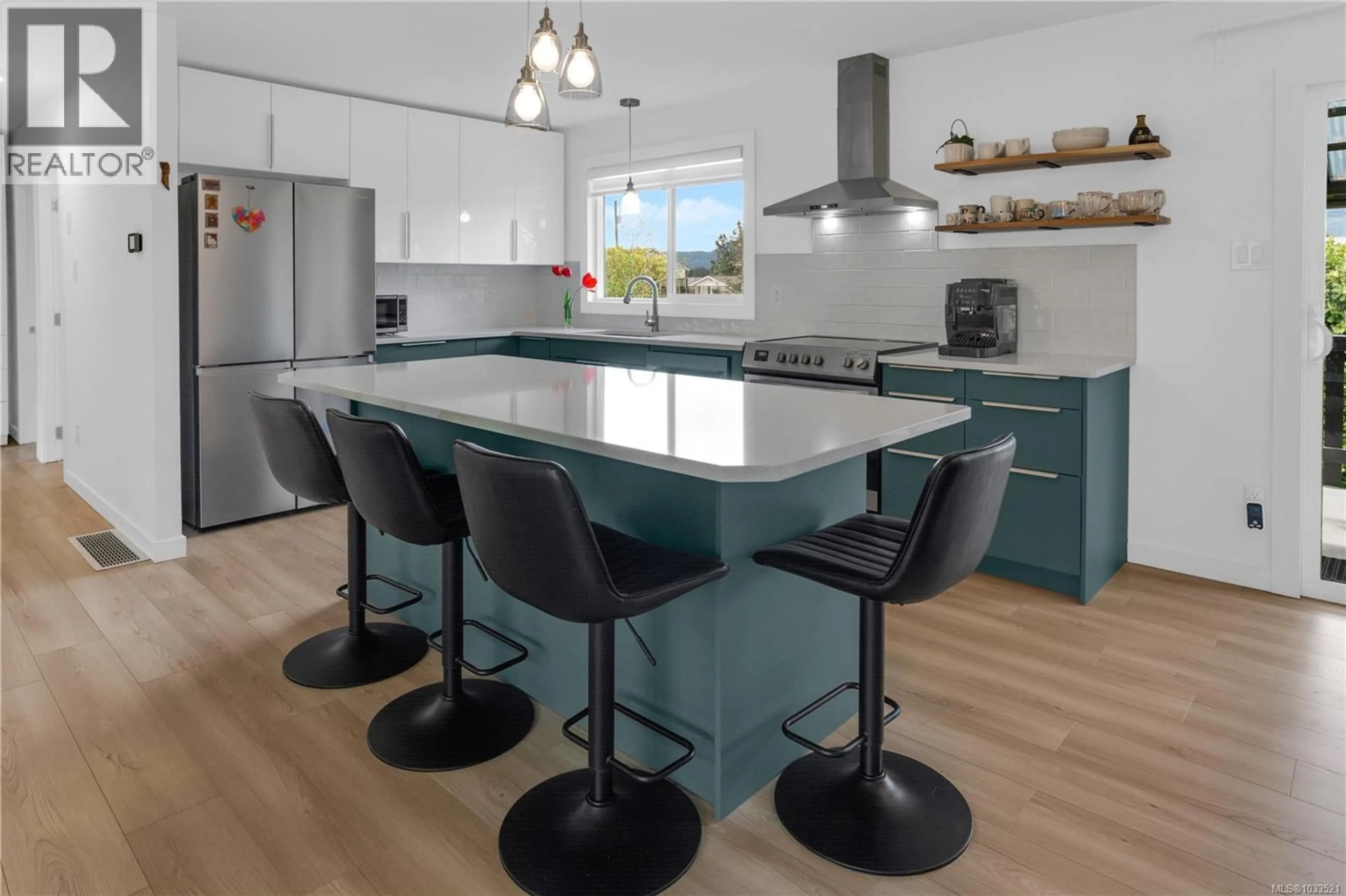 Contemporary kitchen, wood/laminate floor for 4085 WELLESLEY AVENUE, Nanaimo British Columbia V9T2B7