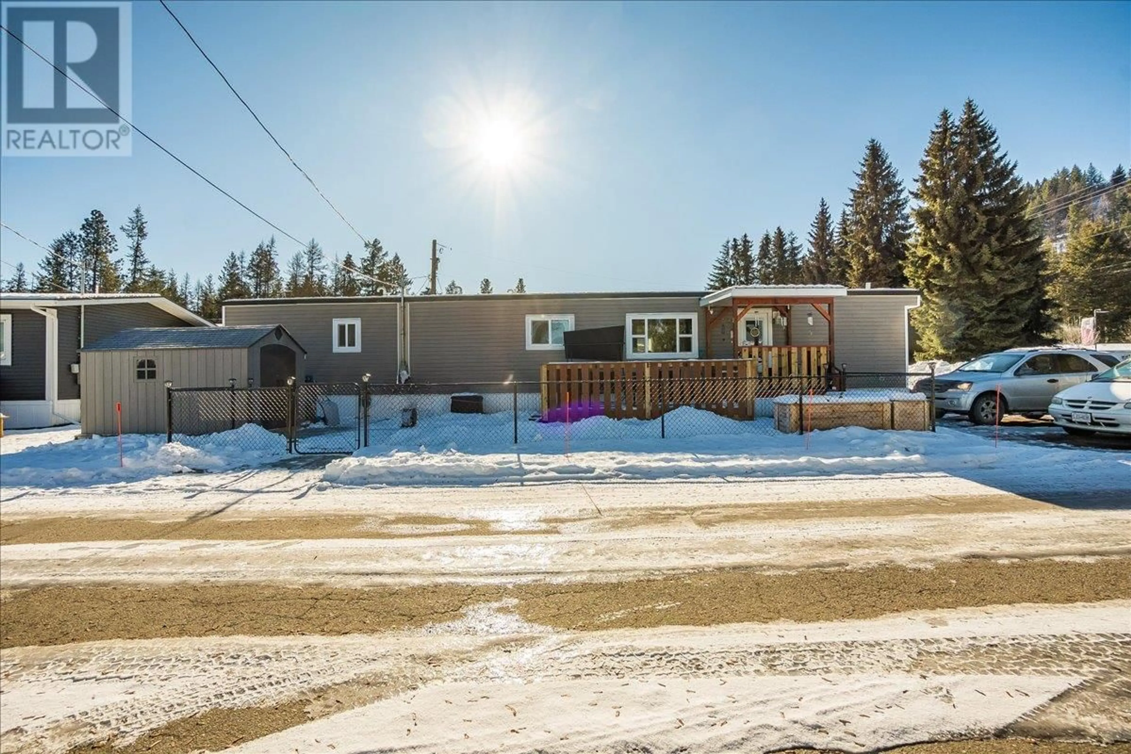 A pic from outside/outdoor area/front of a property/back of a property/a pic from drone, street for 1601 COLUMBIA Avenue Unit# 21, Castlegar British Columbia V1N1J1