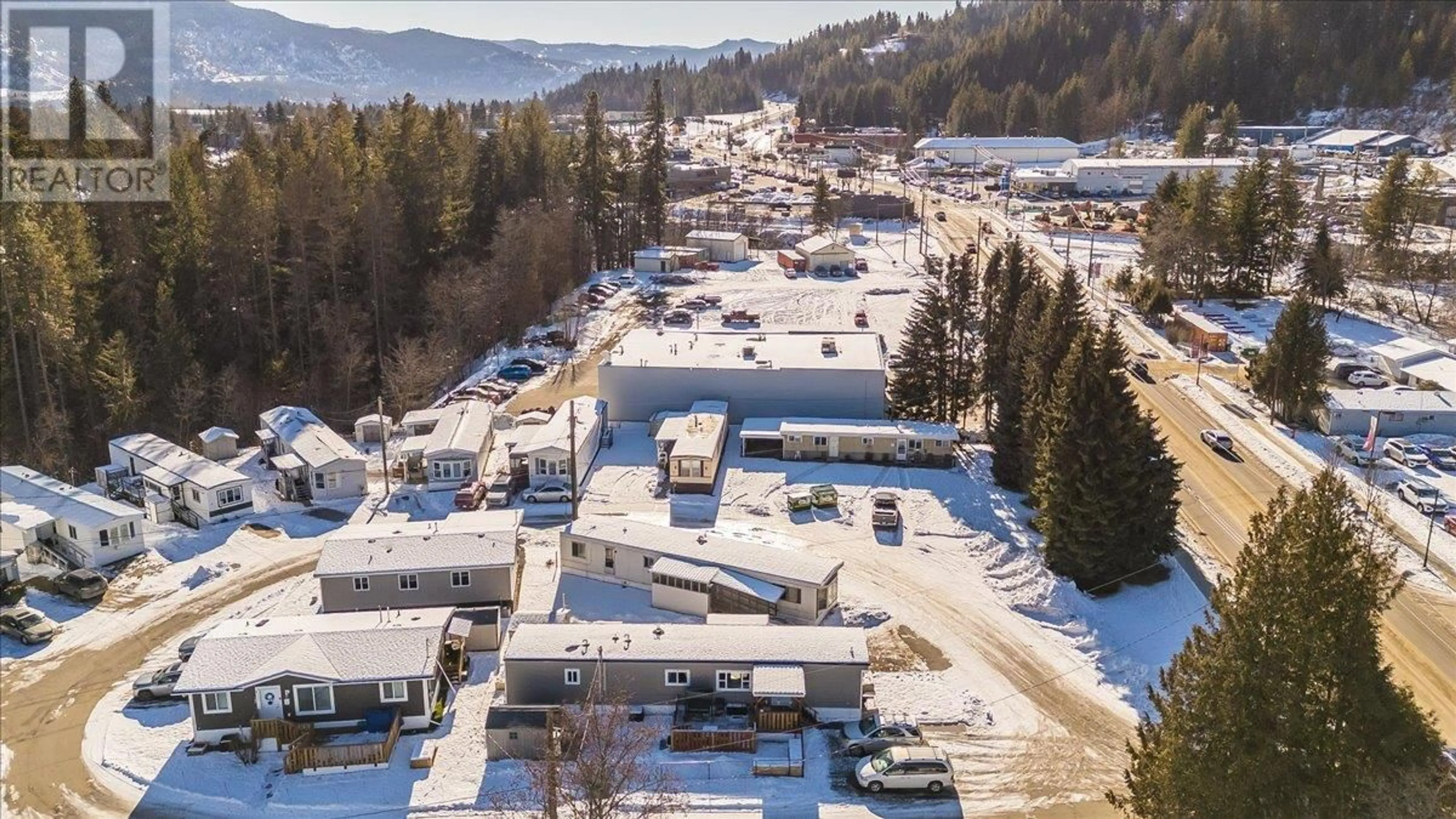 A pic from outside/outdoor area/front of a property/back of a property/a pic from drone, mountain view for 1601 COLUMBIA Avenue Unit# 21, Castlegar British Columbia V1N1J1