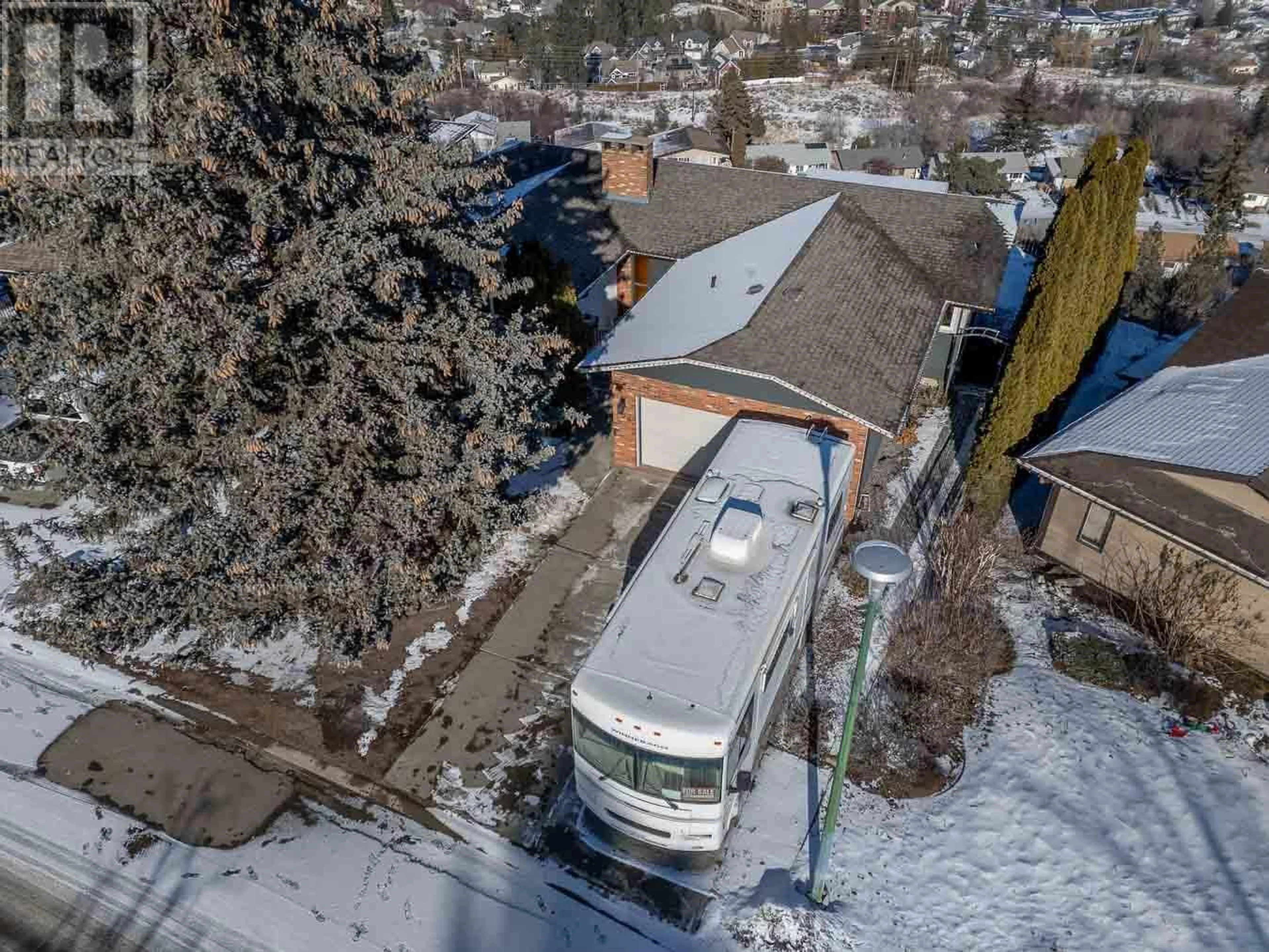 A pic from outside/outdoor area/front of a property/back of a property/a pic from drone, street for 396 Gleneagles Drive, Kamloops British Columbia V2E1Z4