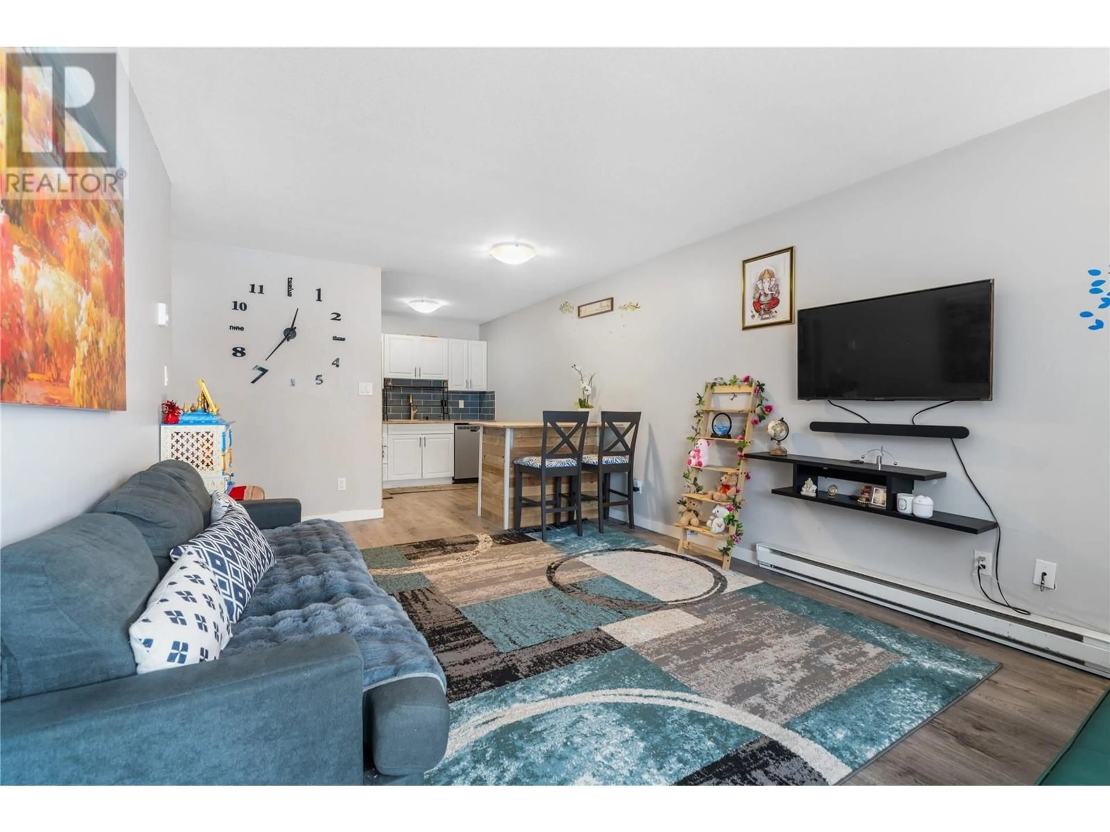 Living room with furniture, unknown for 102 - 435 FRANKLYN ROAD, Kelowna British Columbia V1X5X6