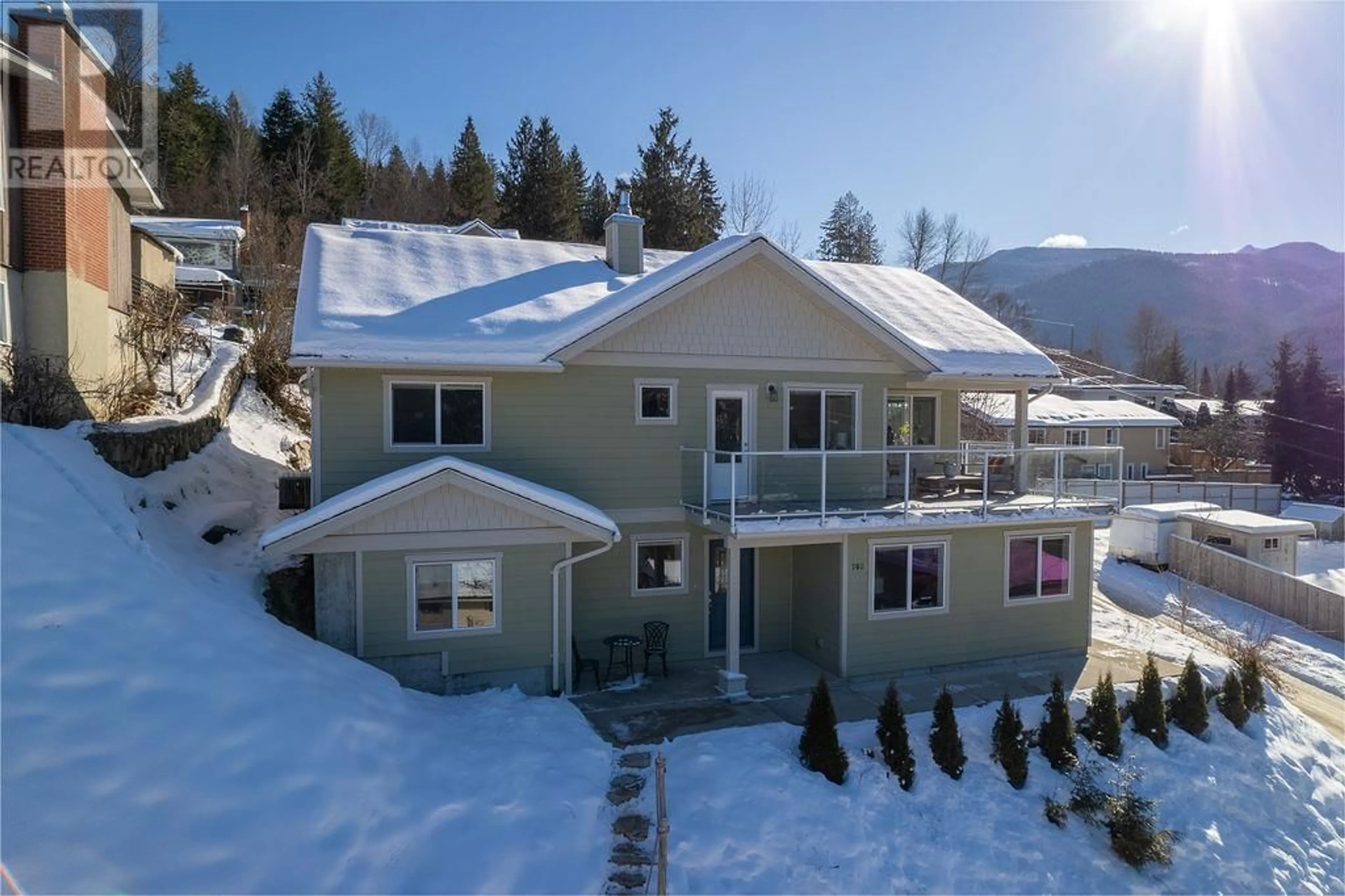 A pic from outside/outdoor area/front of a property/back of a property/a pic from drone, mountain view for 702 Richards Street, Nelson British Columbia V1L5K6