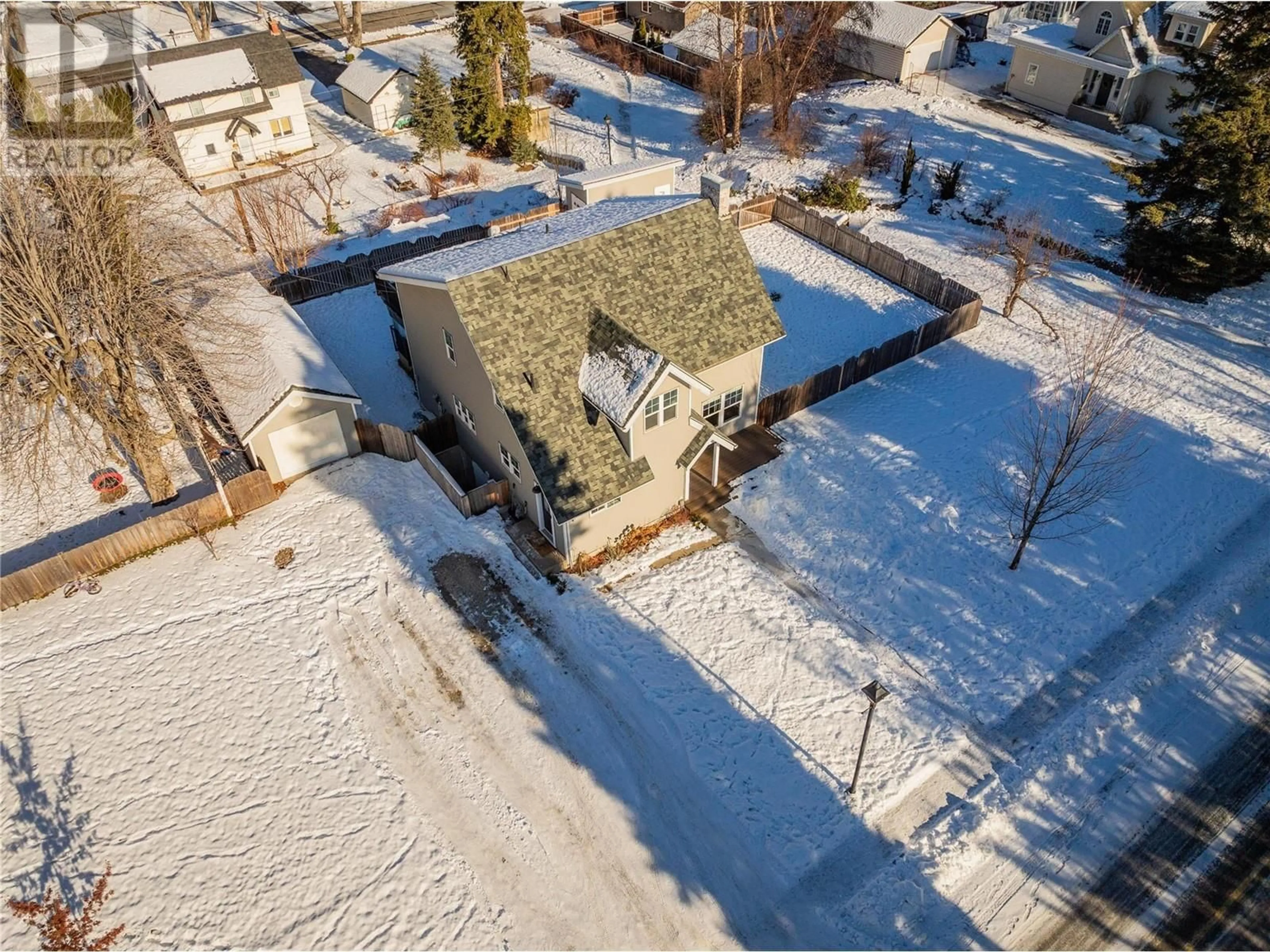 A pic from outside/outdoor area/front of a property/back of a property/a pic from drone, street for 300 KOOTENAY Avenue, Trail British Columbia V1R1H5