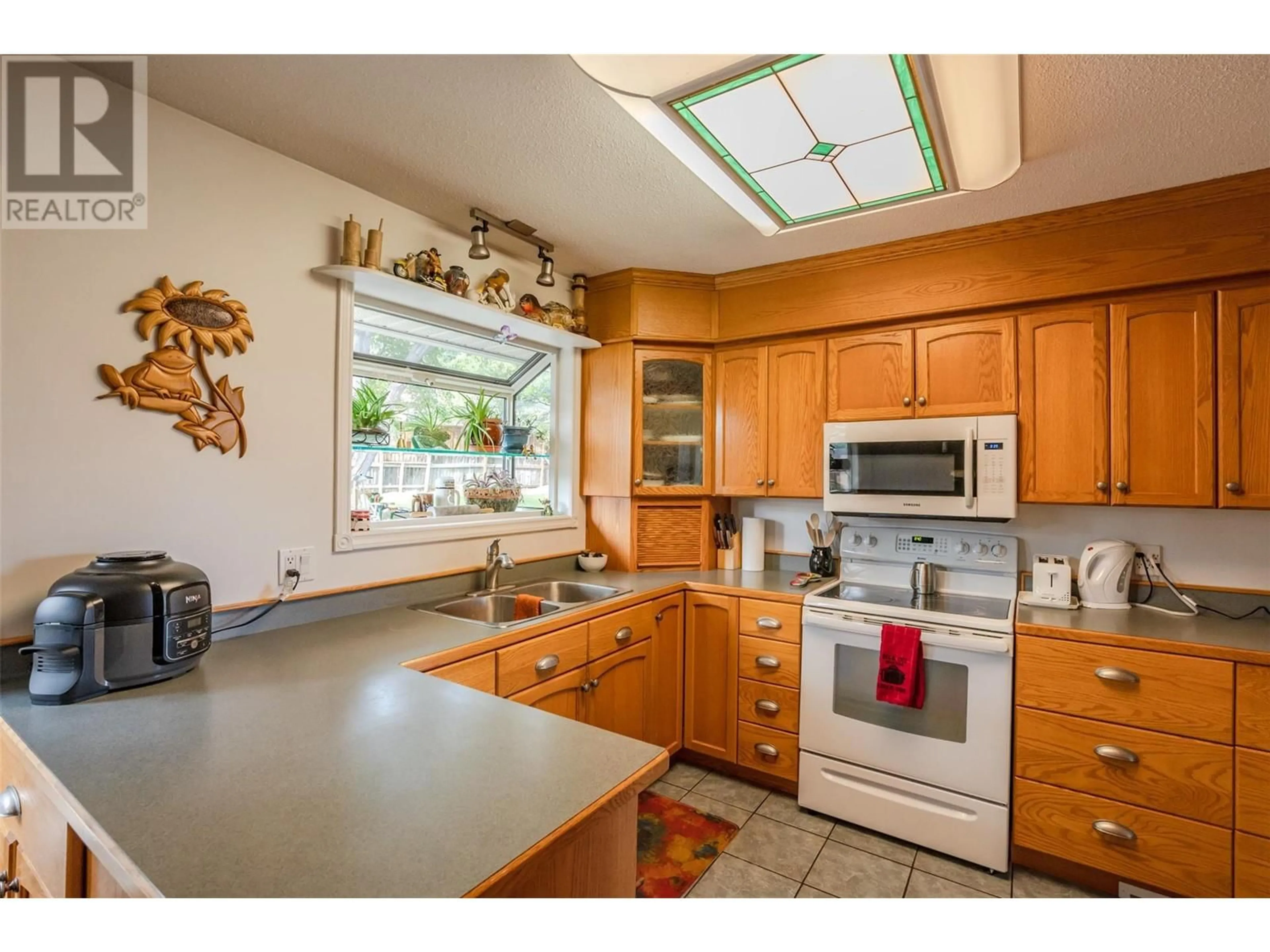 Standard kitchen, ceramic/tile floor for 8517 Tomlin Street, Summerland British Columbia V0H1Z4