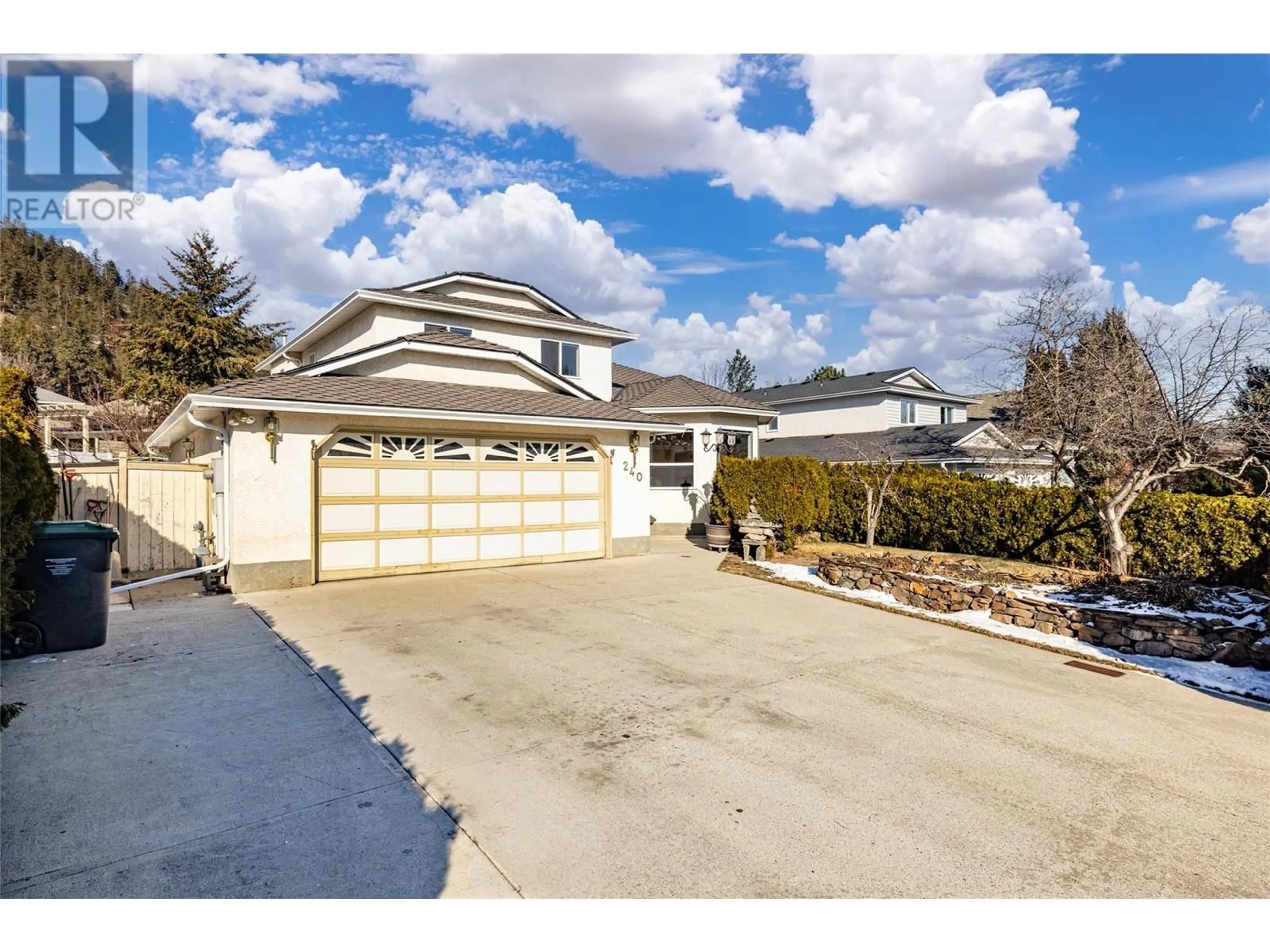 A pic from outside/outdoor area/front of a property/back of a property/a pic from drone, street for 240 Moubray Road, Kelowna British Columbia V1V1S4