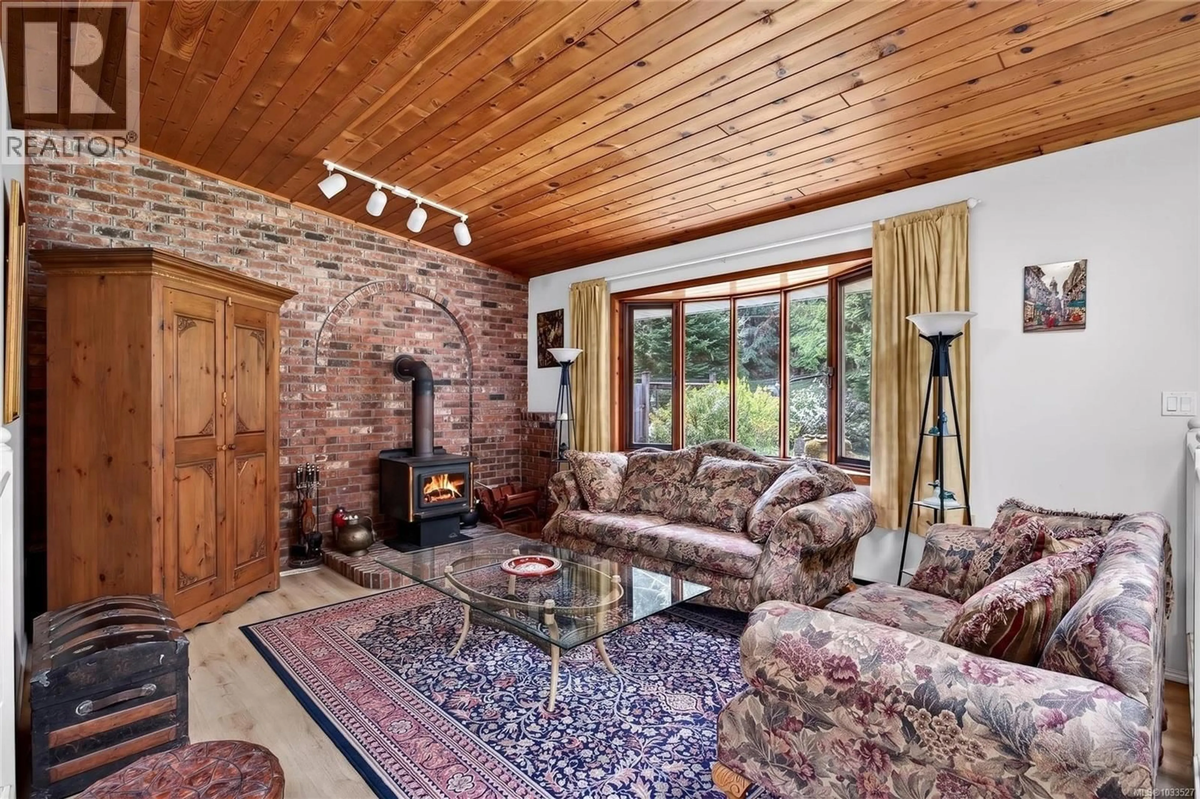 Living room with furniture, unknown for 140 QUARRY DRIVE, Salt Spring British Columbia V8K1J1