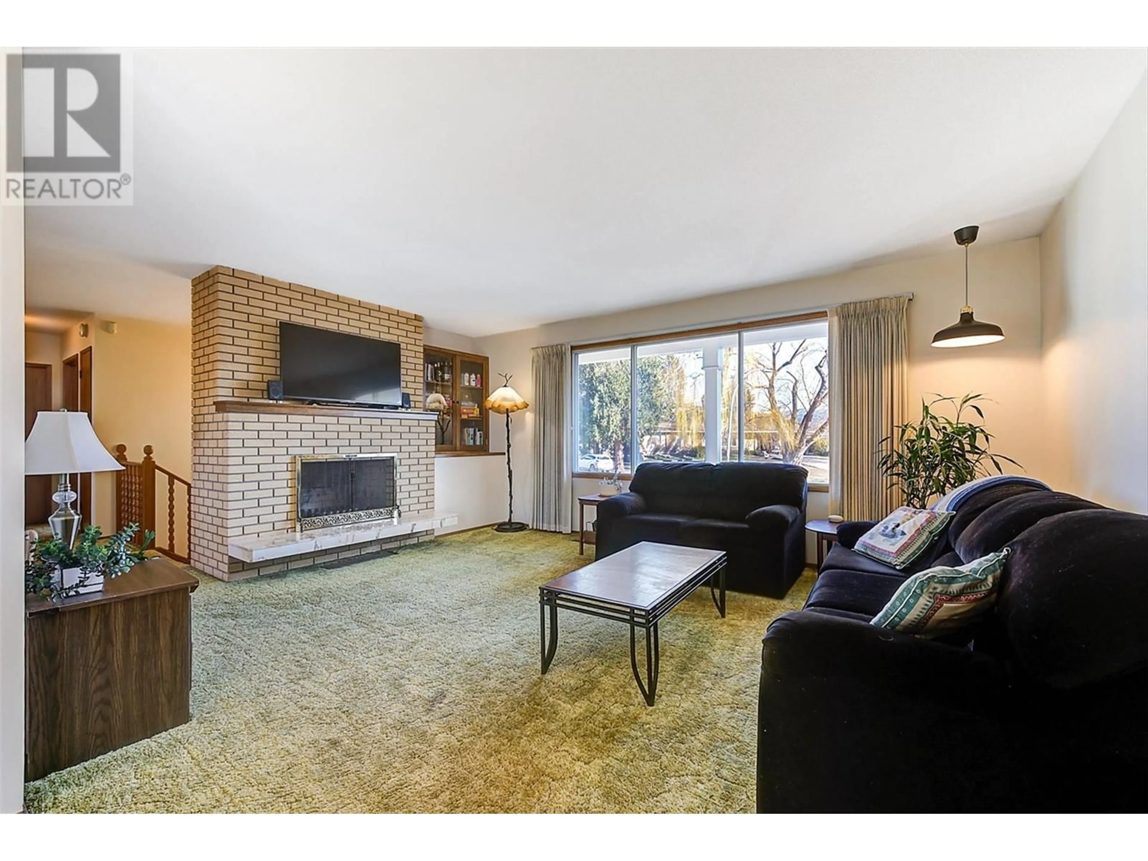 Living room with furniture, unknown for 2106 Kaslo Court, Kelowna British Columbia V1Y8C1