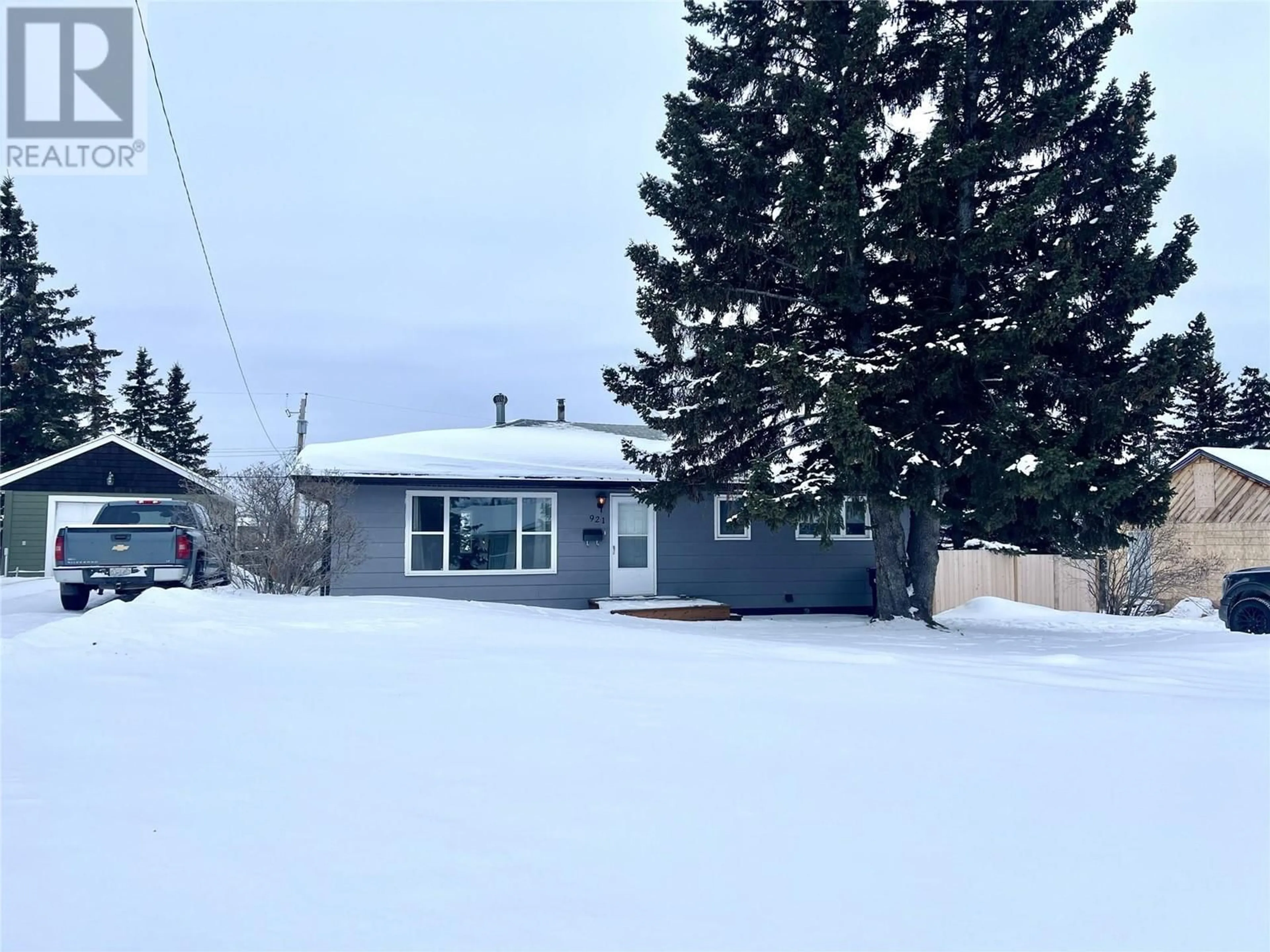 A pic from outside/outdoor area/front of a property/back of a property/a pic from drone, street for 921 94 Avenue, Dawson Creek British Columbia V1G1G3