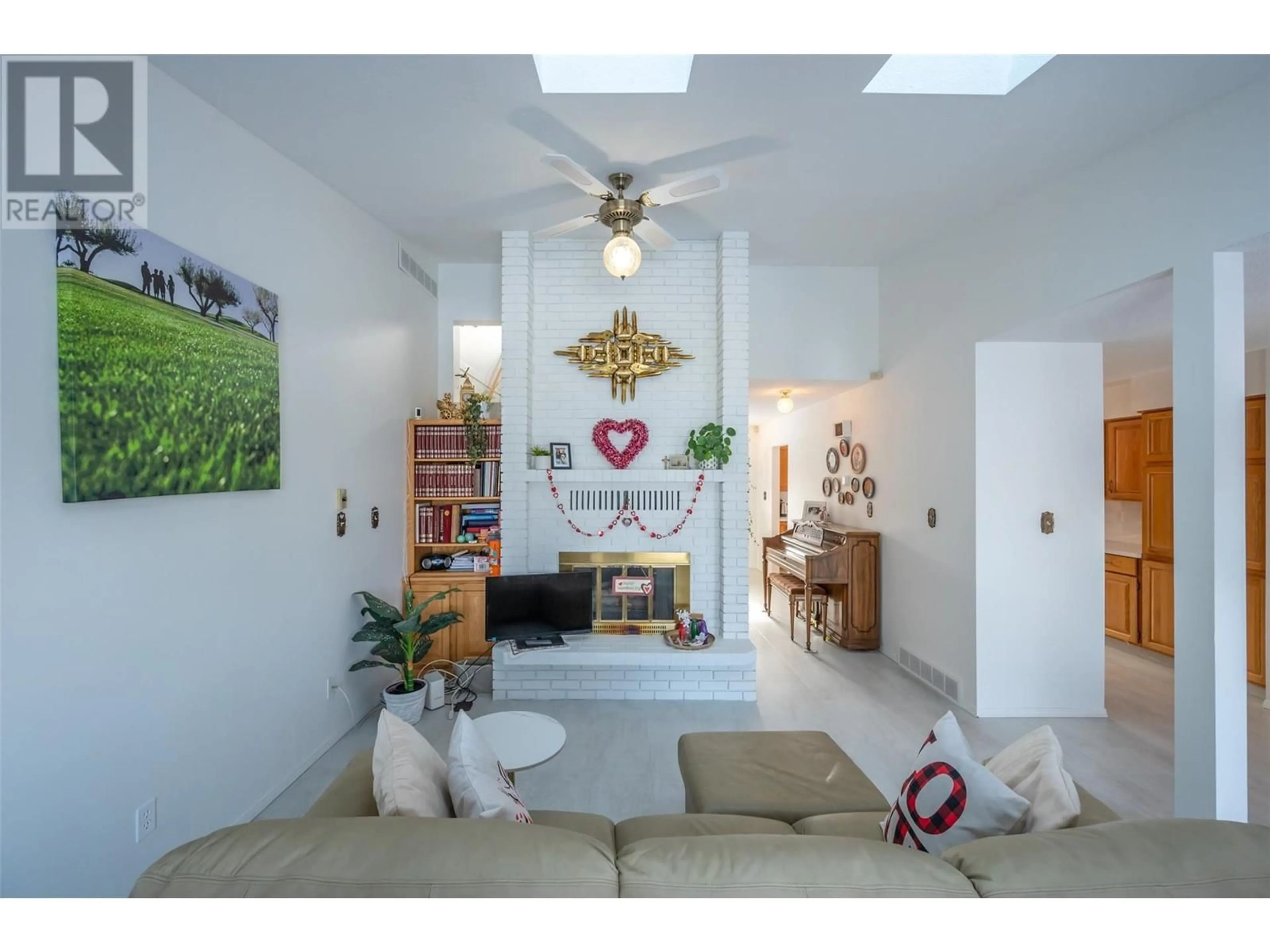 Living room with furniture, unknown for 840 UPLANDS AVENUE, Penticton British Columbia V2A7Y1