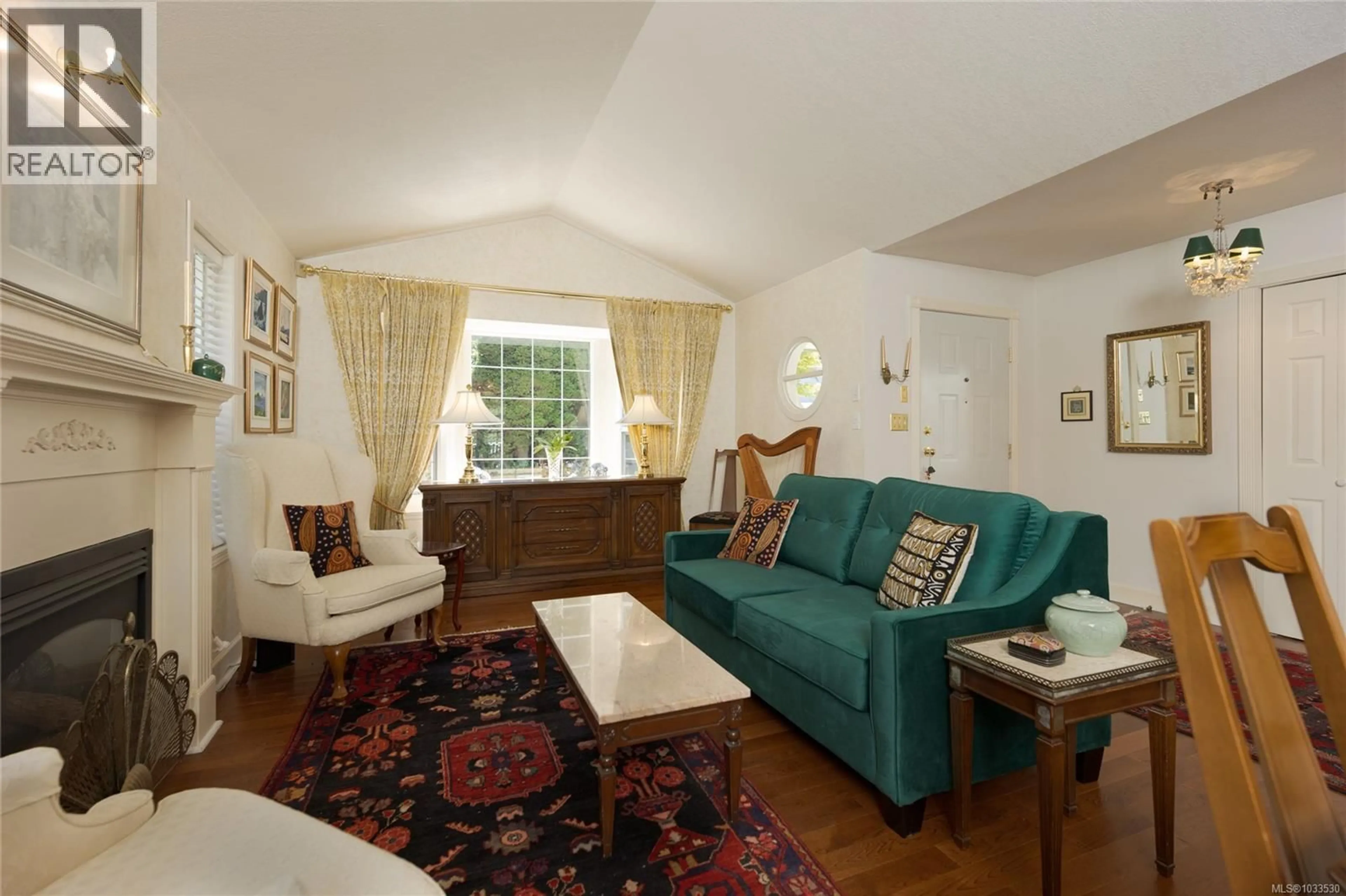 Living room with furniture, unknown for 1487 THOMSON TERRACE, Duncan British Columbia V8H1B7