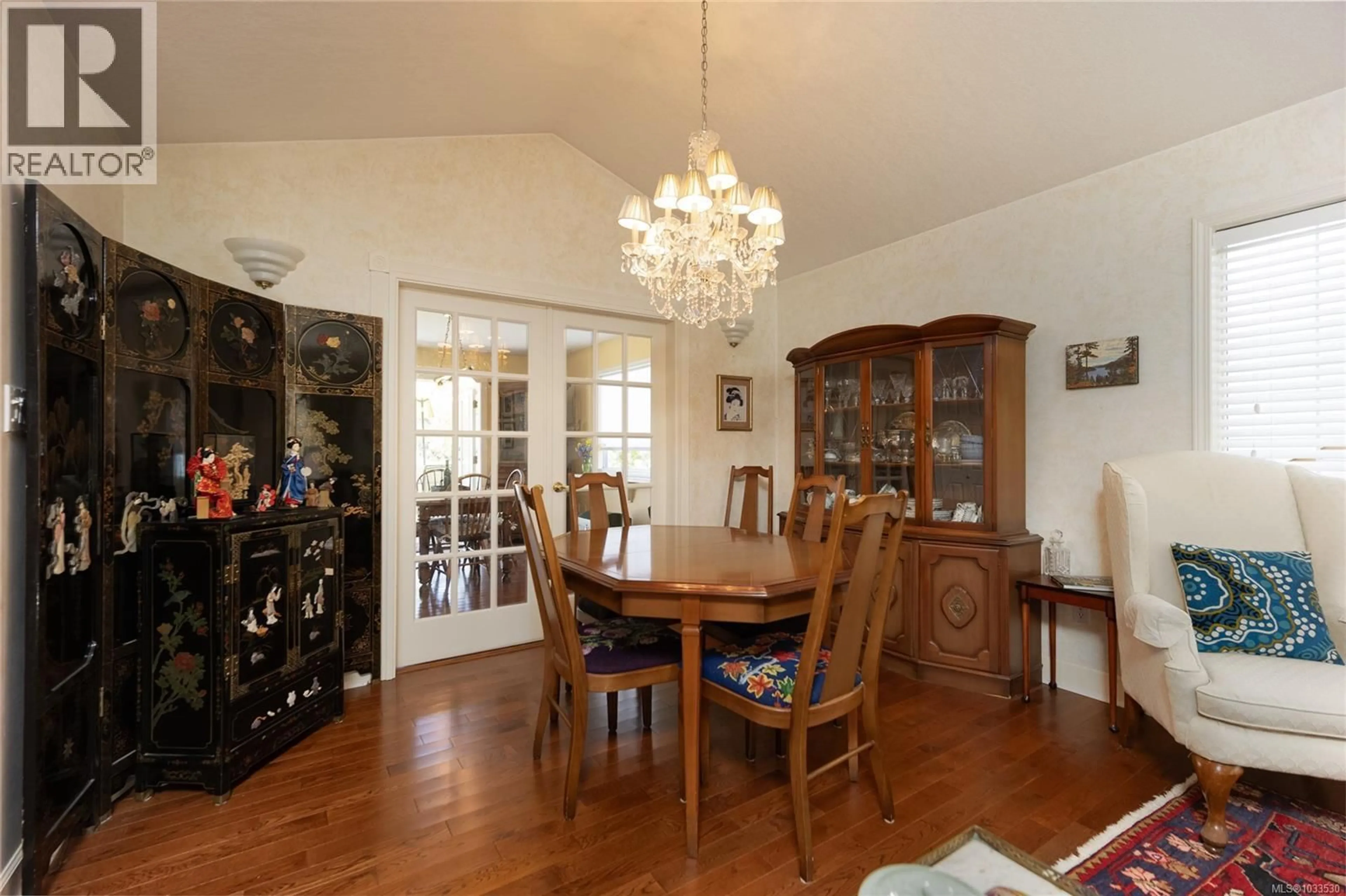 Dining room, wood/laminate floor for 1487 THOMSON TERRACE, Duncan British Columbia V8H1B7