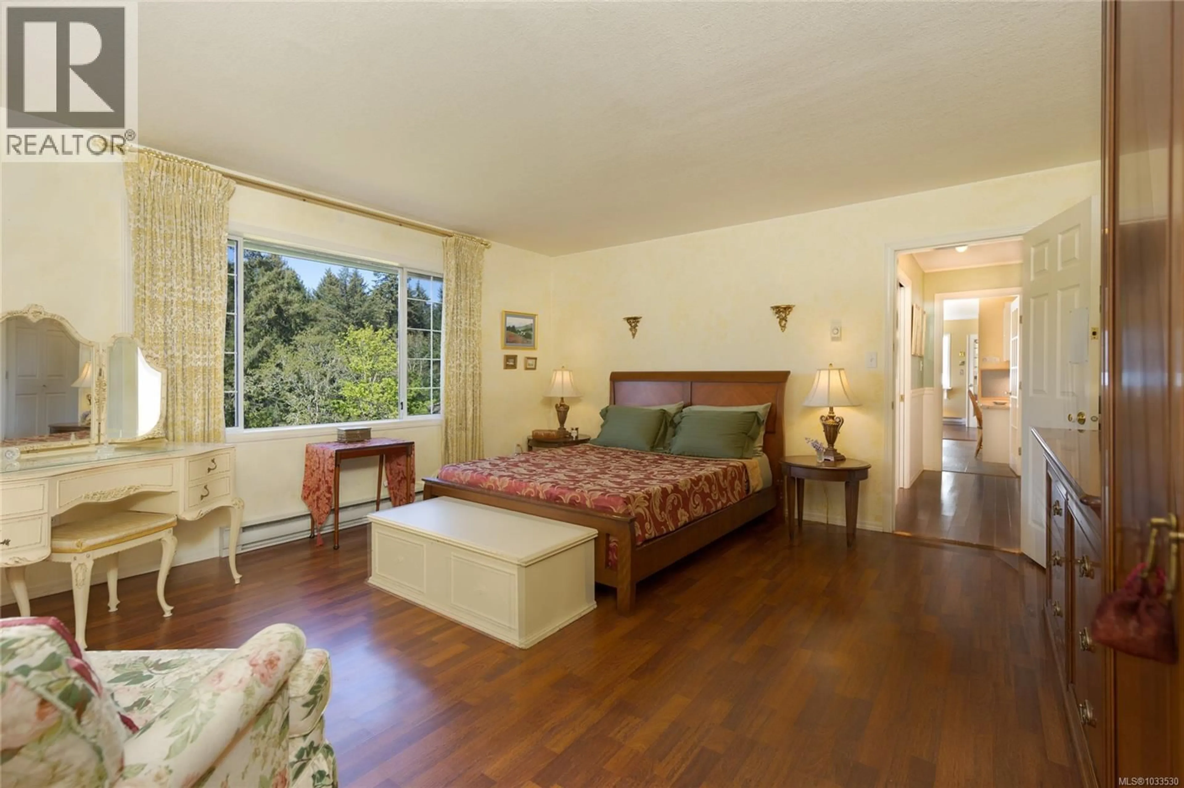 Bedroom with bed, wood/laminate floor for 1487 THOMSON TERRACE, Duncan British Columbia V8H1B7