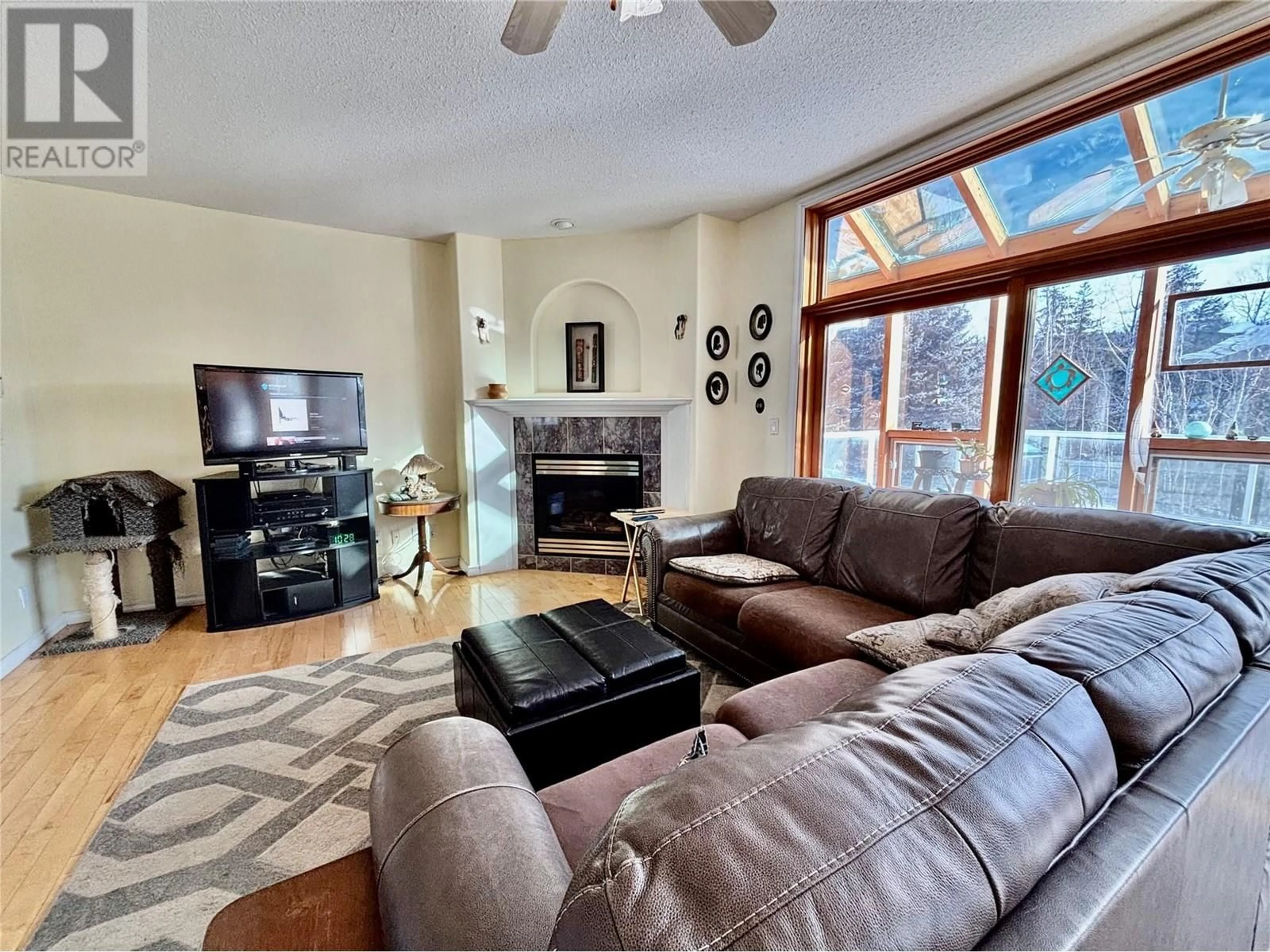 Living room with furniture, unknown for 2753 Golf Course Drive, Blind Bay British Columbia V0E1H2