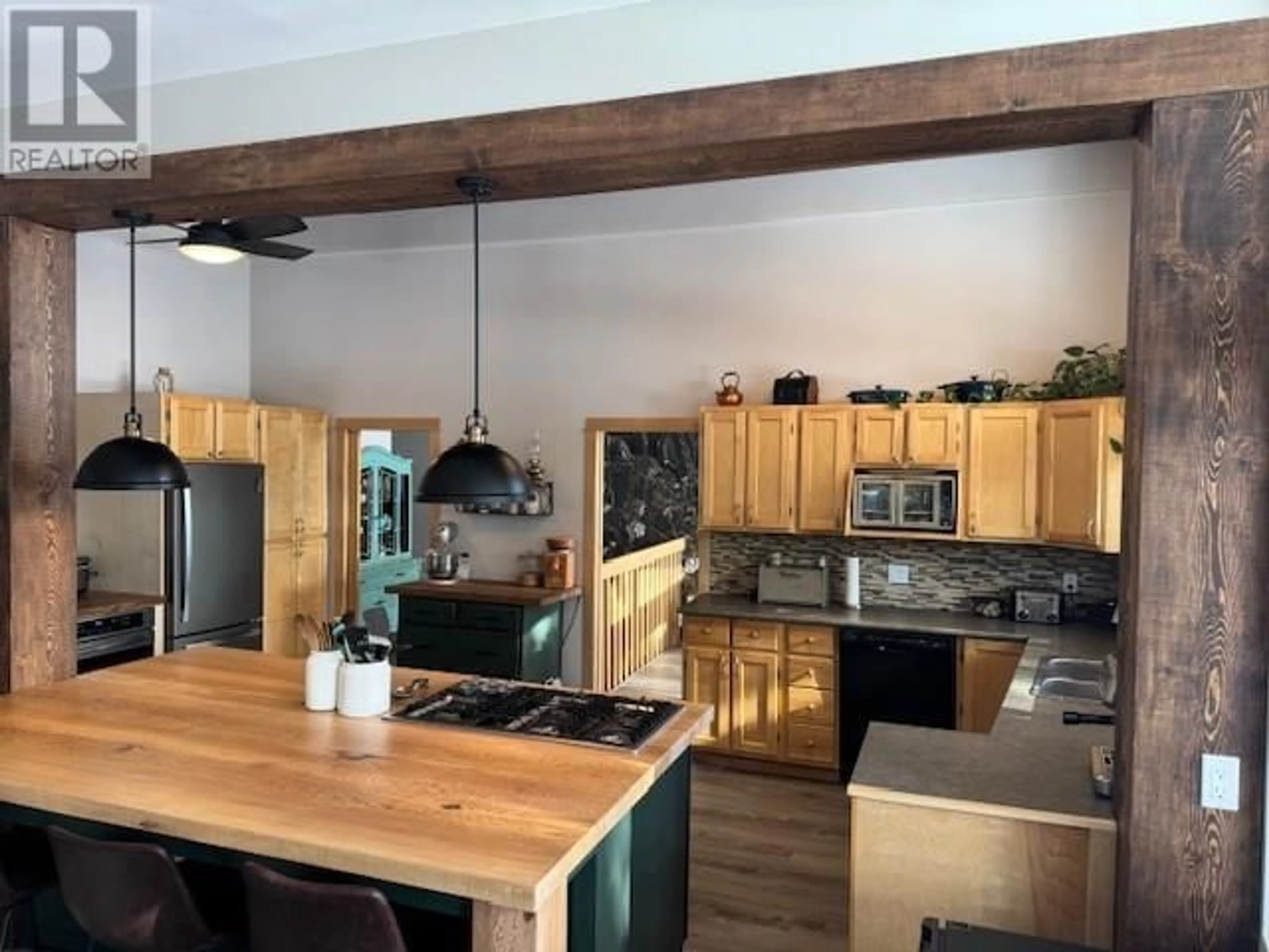 Open concept kitchen, unknown for 922 Mobley Road, Tappen British Columbia V0E2X1