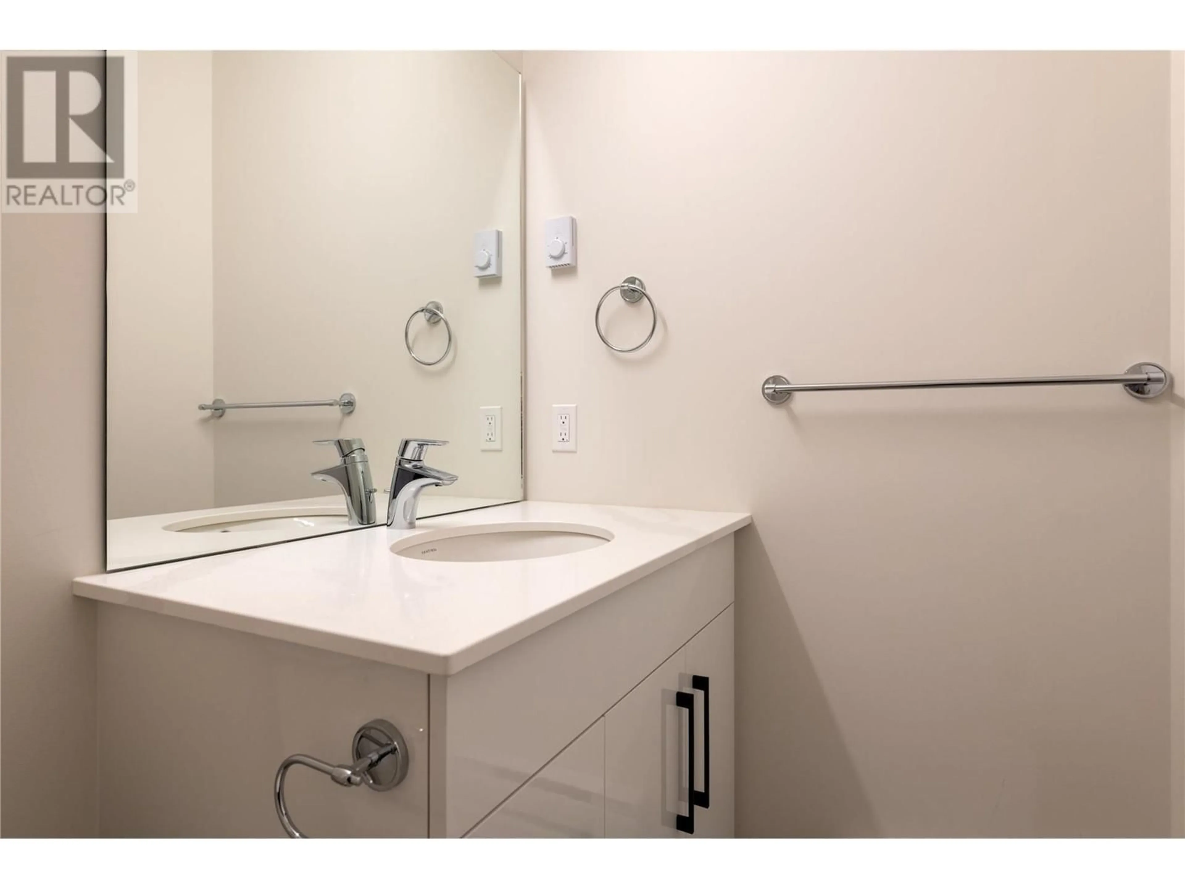 Standard bathroom, unknown for 1880 HUGH ALLAN Drive Unit# 313, Kamloops British Columbia V1S0E8