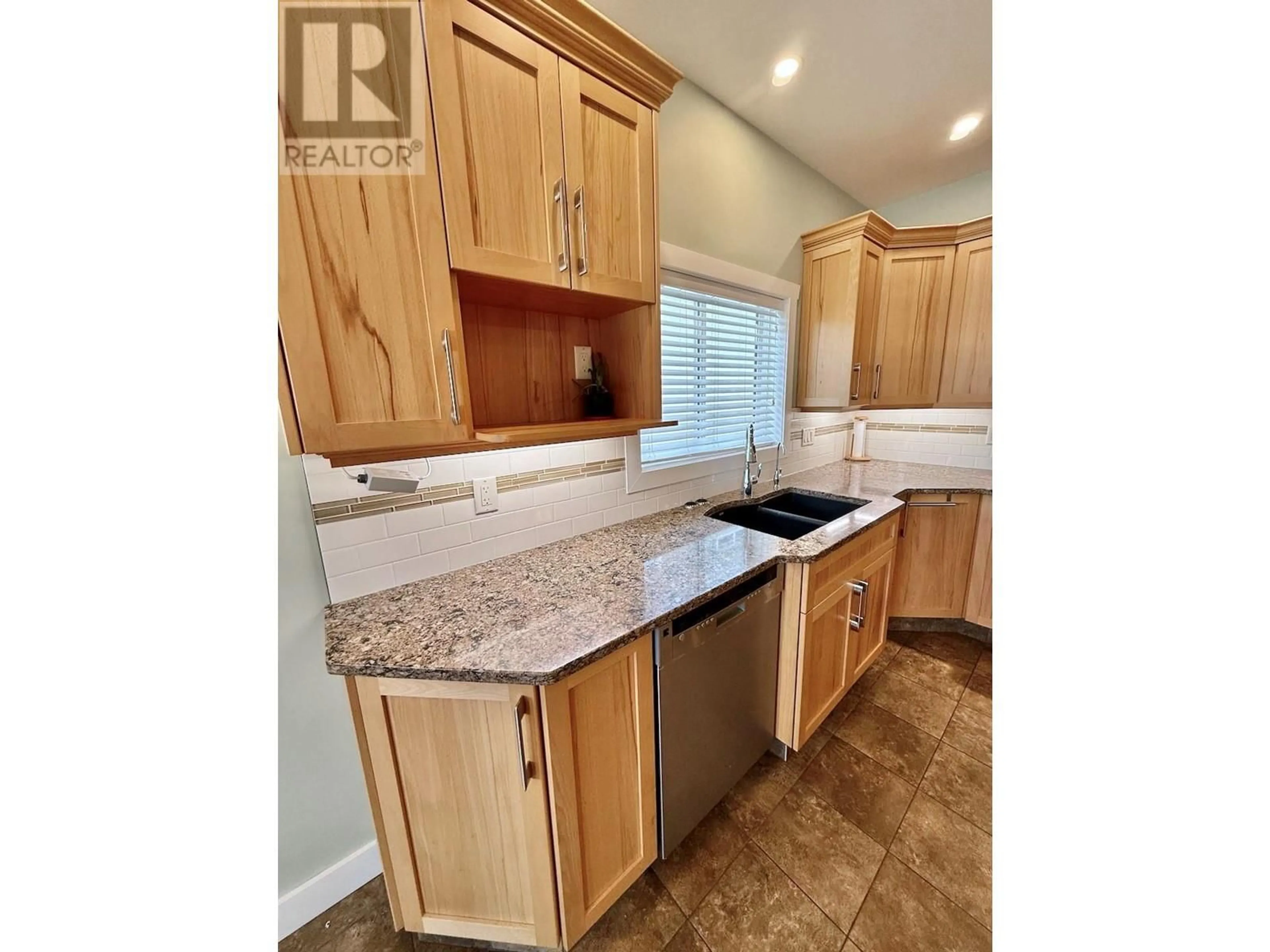 Standard kitchen, unknown for 334 Chardonnay Avenue, Oliver British Columbia V0H1T0