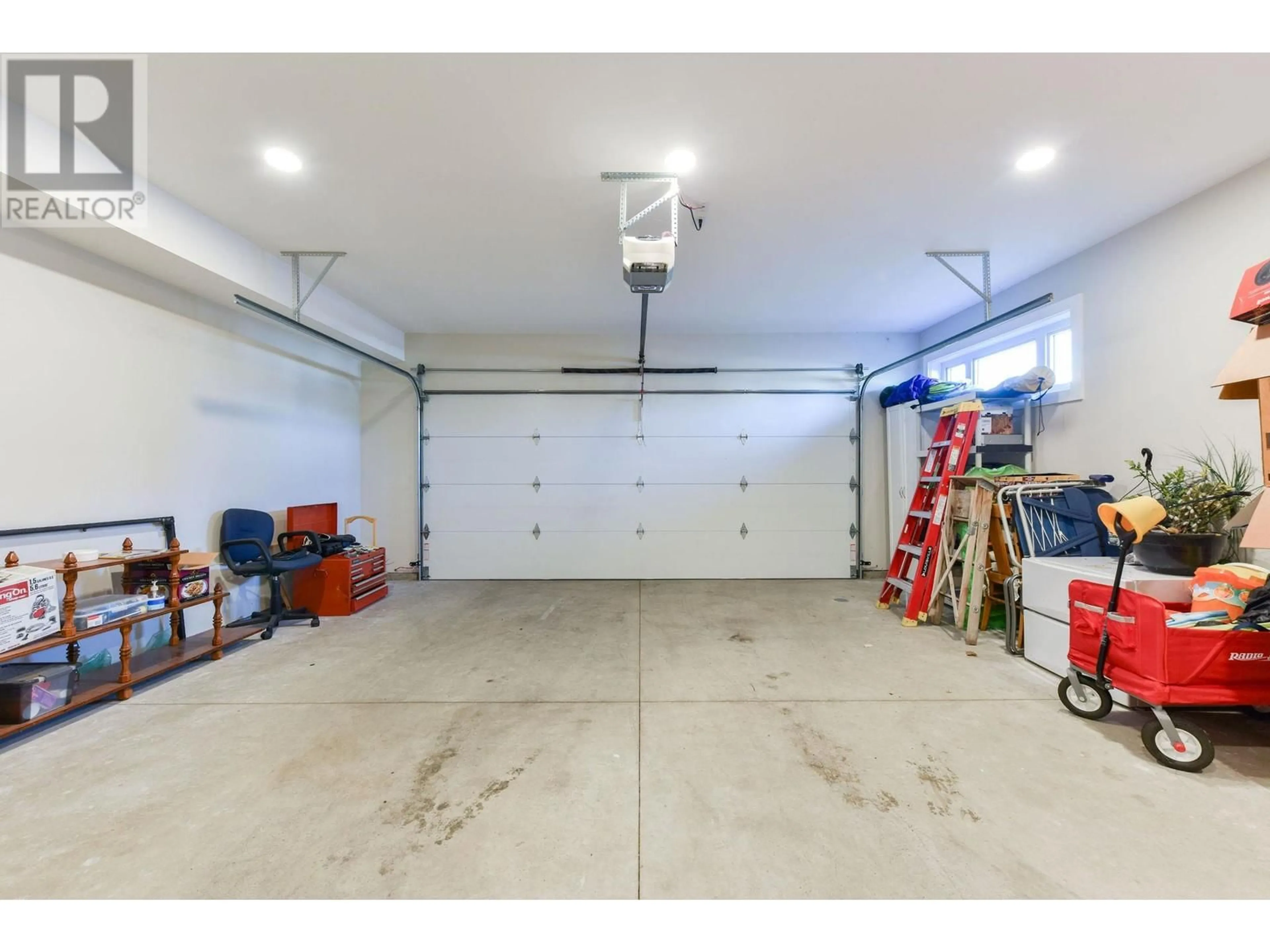 Indoor garage for 222 Lee Avenue Unit# 101, Penticton British Columbia V2A0G2