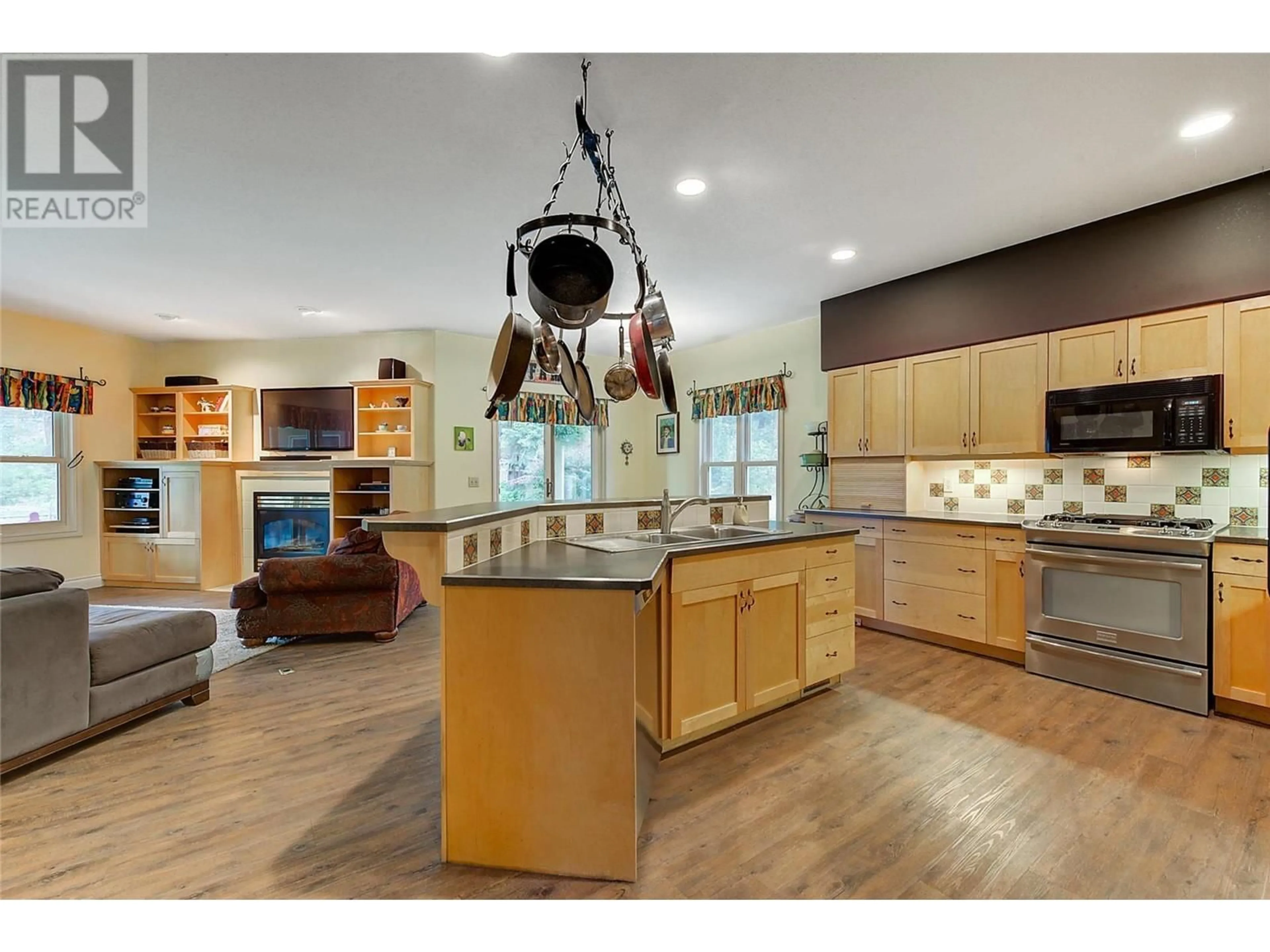 Open concept kitchen, unknown for 3605 Luxmoore Road, Kelowna British Columbia V1W4C7