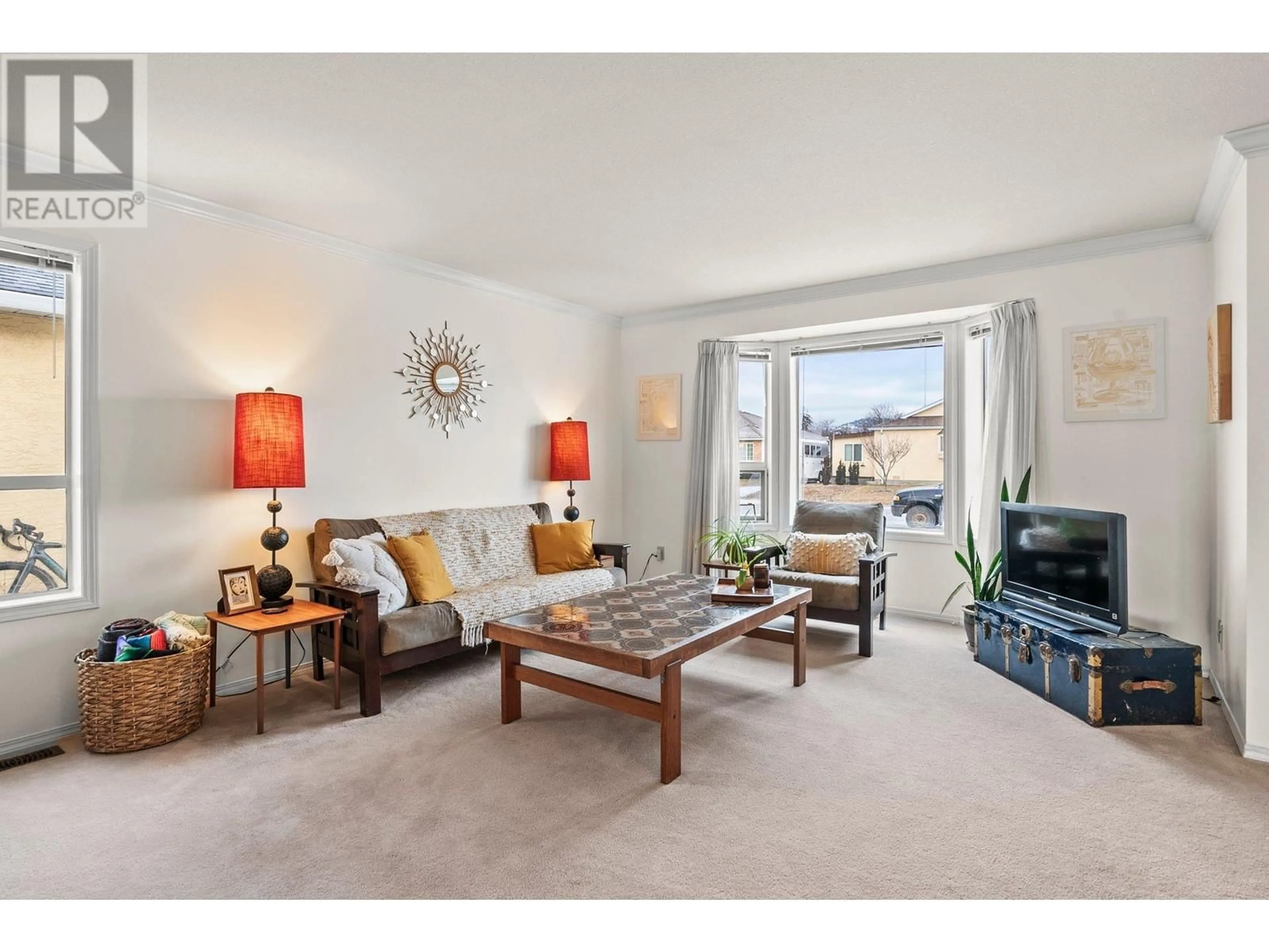 Living room with furniture, unknown for 1439 NELSON PLACE, Kelowna British Columbia V1Y9H5