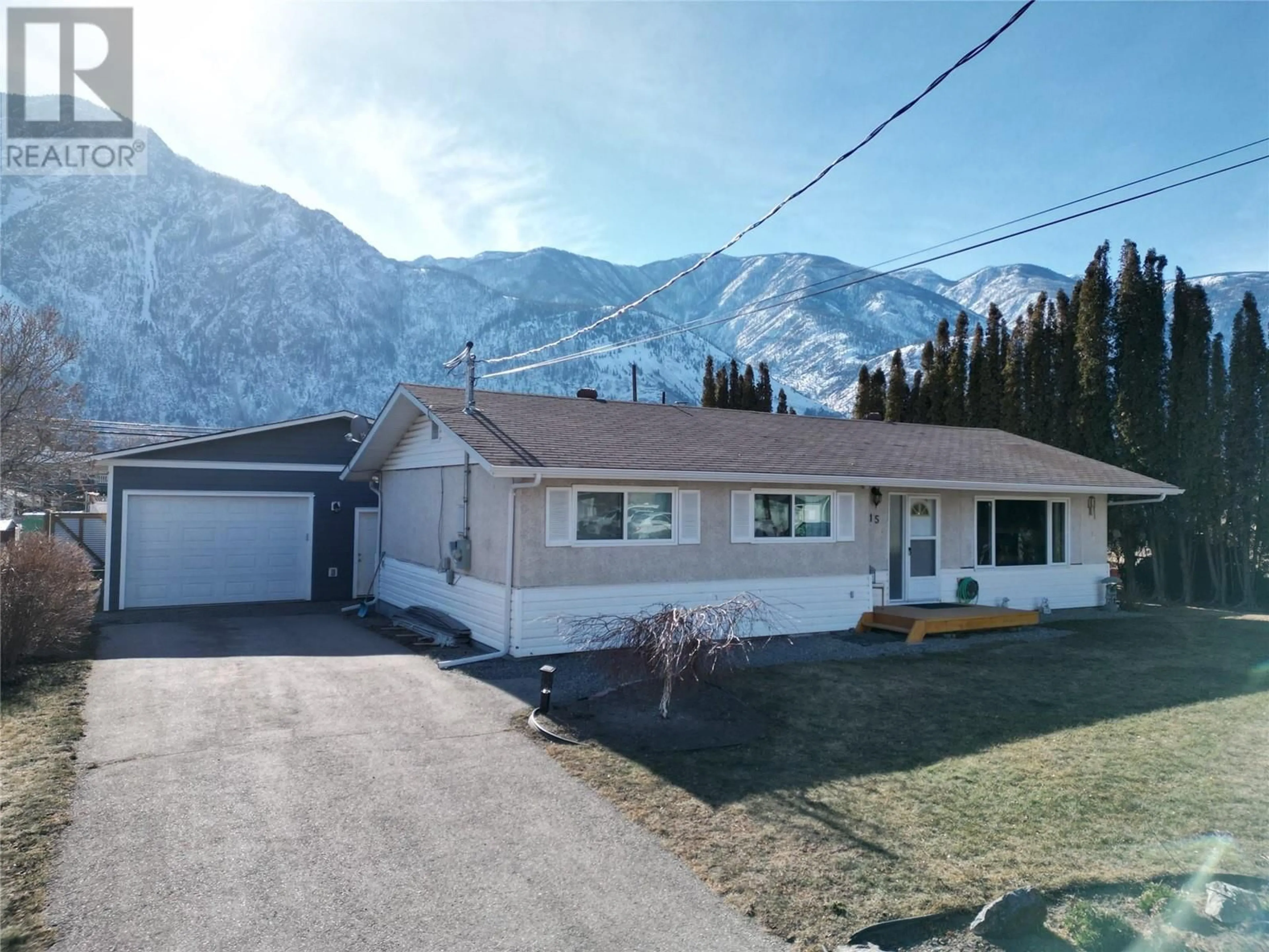 A pic from outside/outdoor area/front of a property/back of a property/a pic from drone, mountain view for 715 6TH Avenue, Keremeos British Columbia V0X1N0