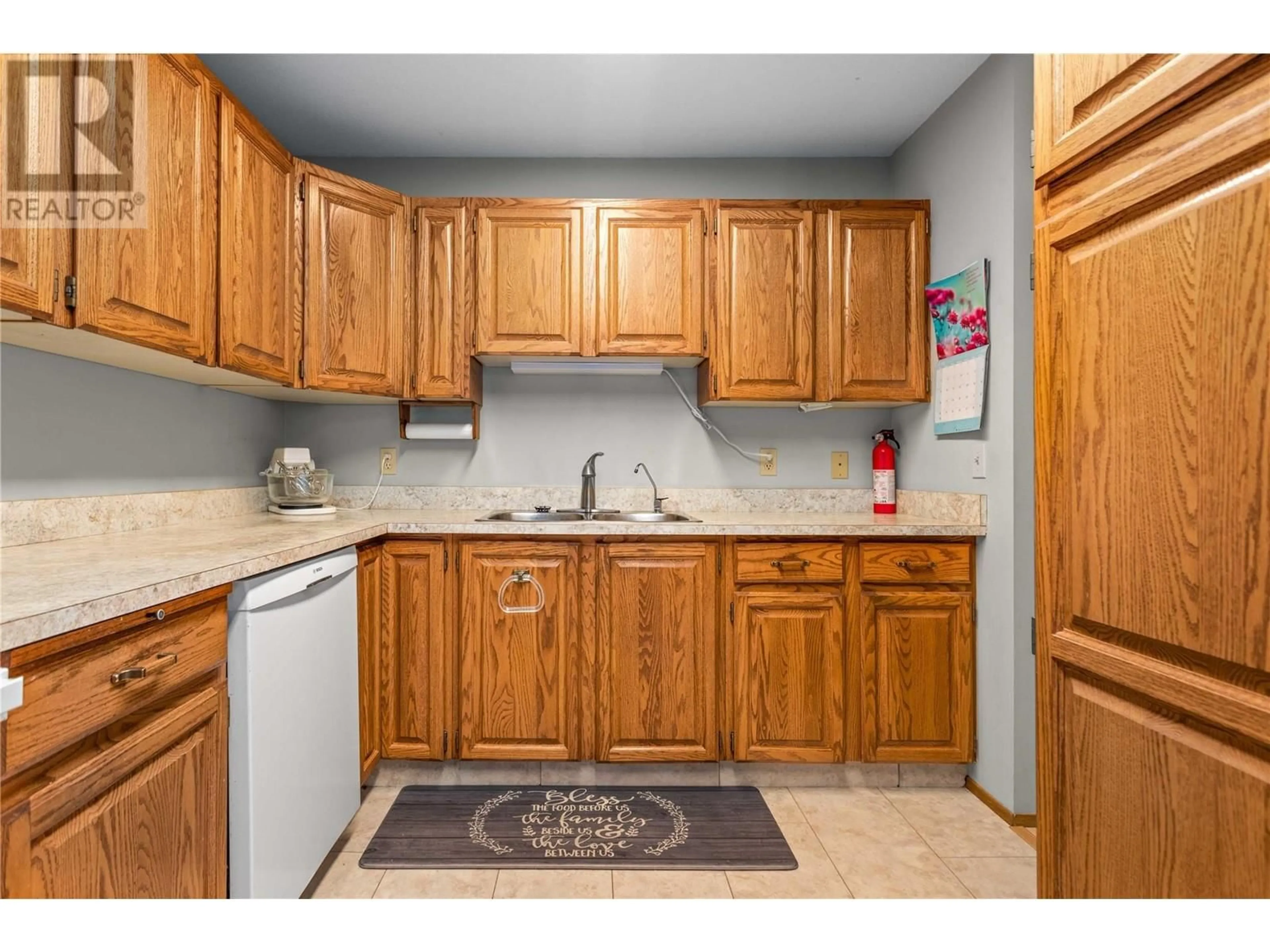 Standard kitchen, unknown for 489 Highway 33 W Unit# 301, Kelowna British Columbia V1X1Y2