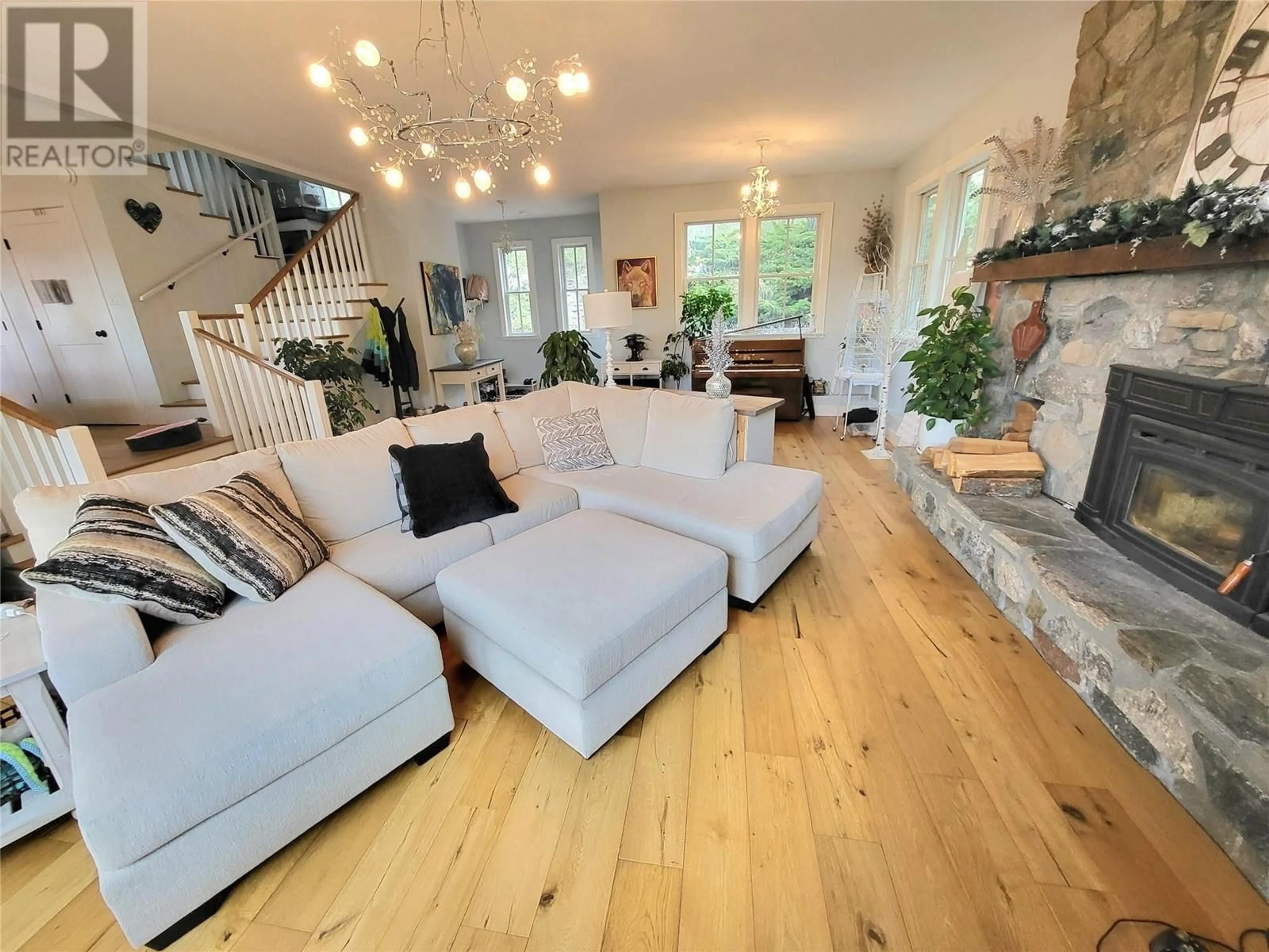 Living room with furniture, wood/laminate floor for 2020 NARAMATA ROAD, Penticton British Columbia V2A8T9