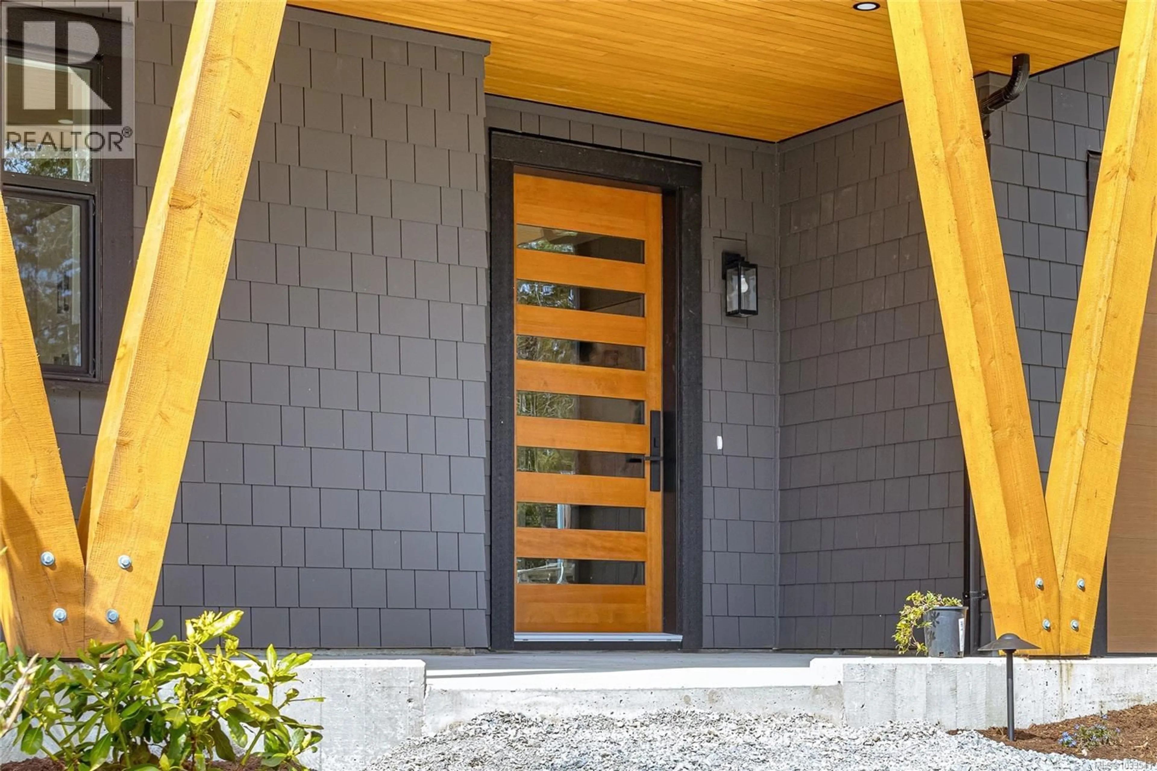 Indoor entryway for 656 MEDALIST AVENUE, Colwood British Columbia V9C0C3