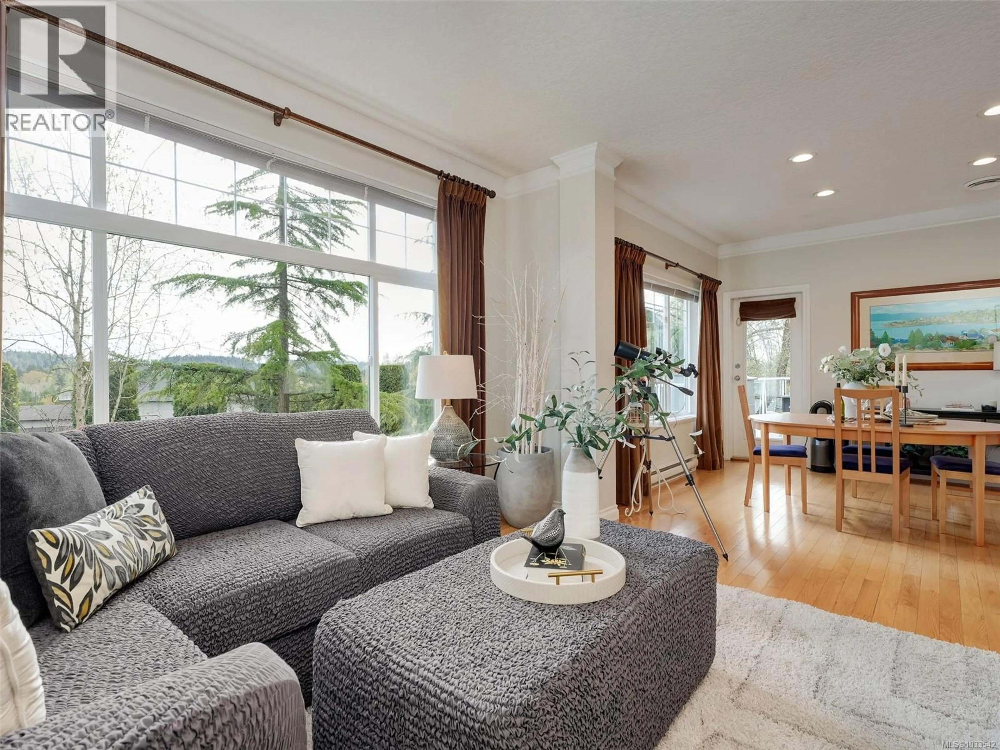 Living room with furniture, unknown for 7348 RIDGEDOWN COURT, Central Saanich British Columbia V8M2H7