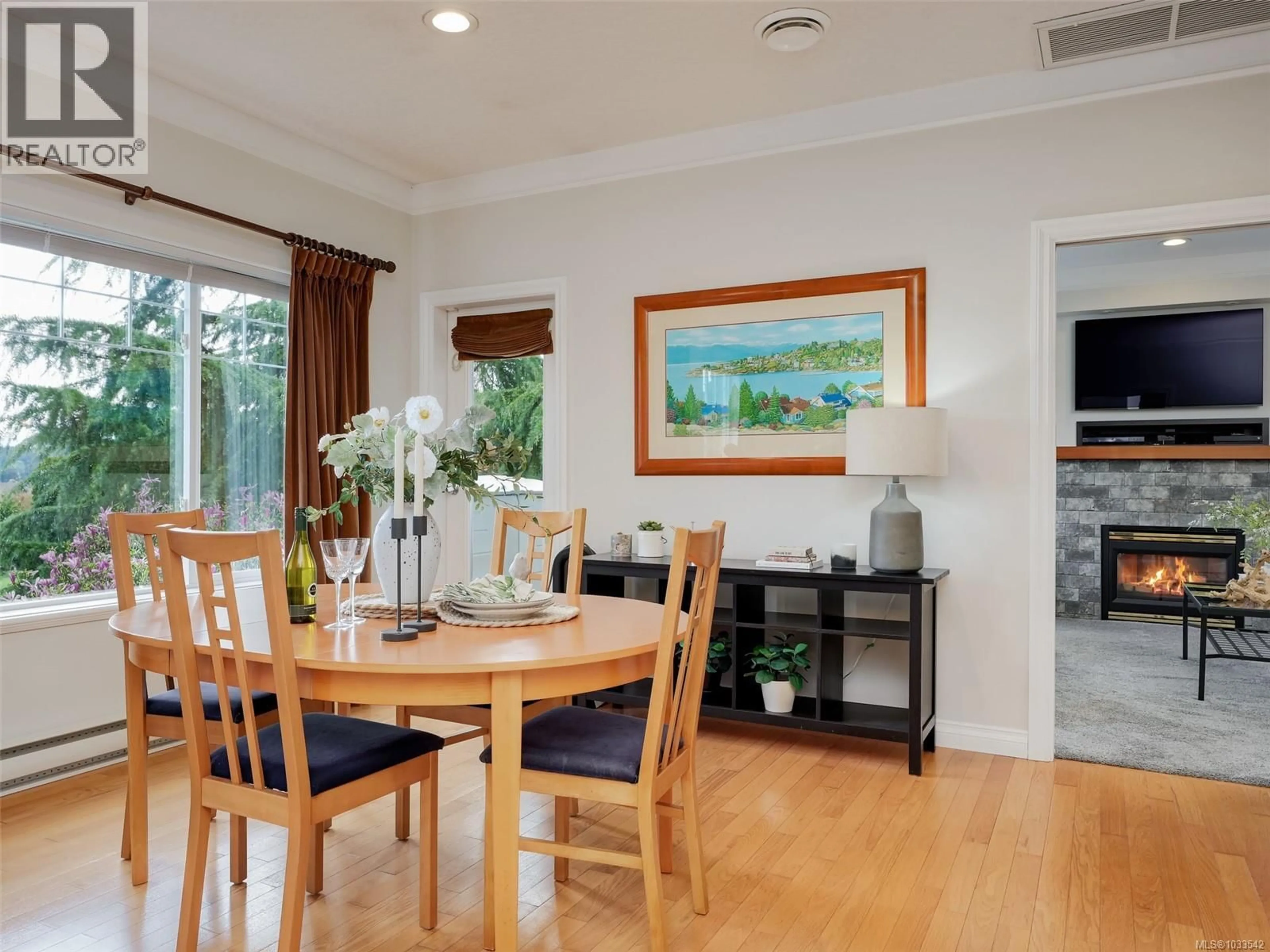 Dining room, wood/laminate floor for 7348 RIDGEDOWN COURT, Central Saanich British Columbia V8M2H7