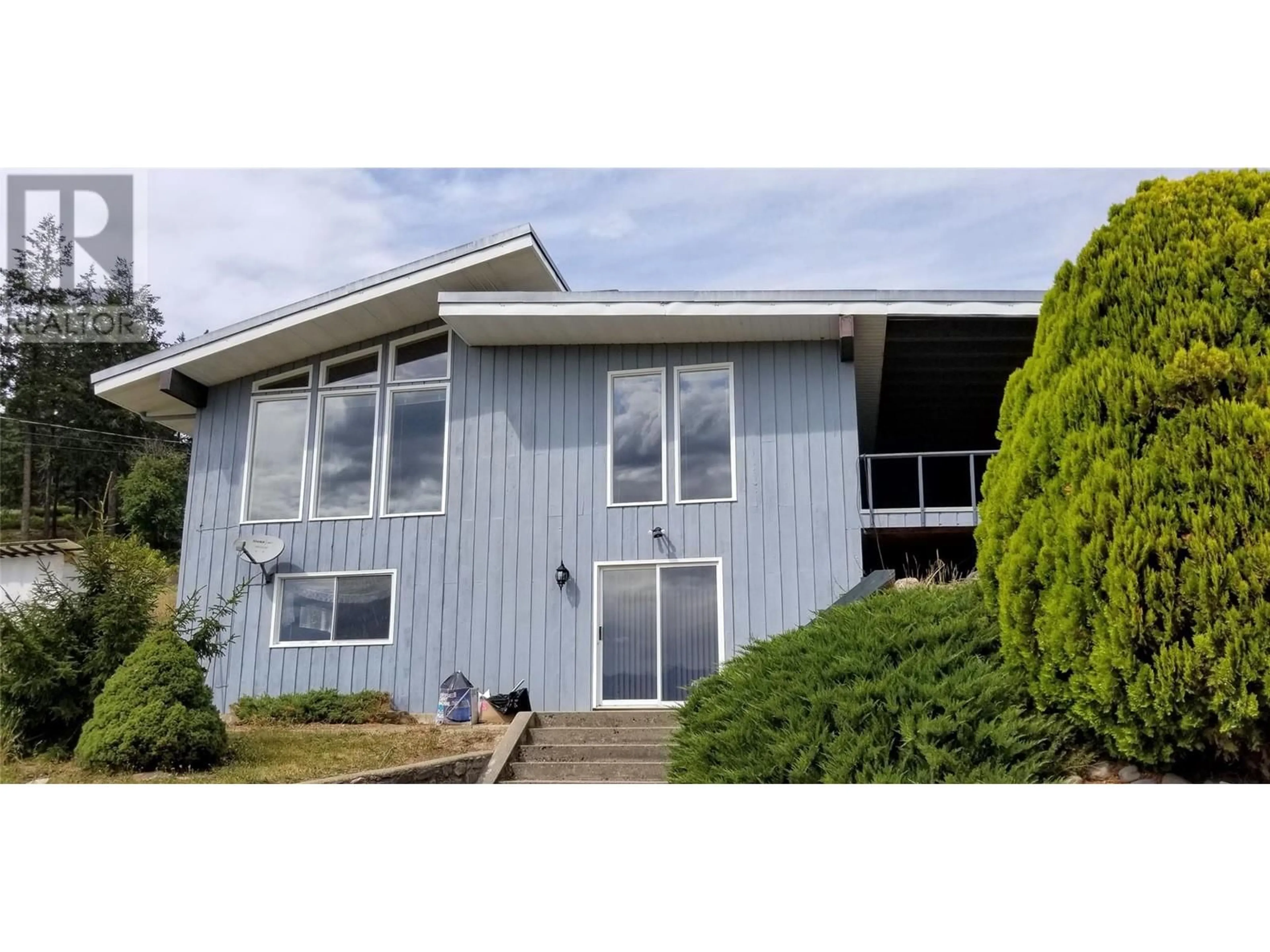 Home with vinyl exterior material, building for 2918 Highway 3, Erickson British Columbia V0B1G1