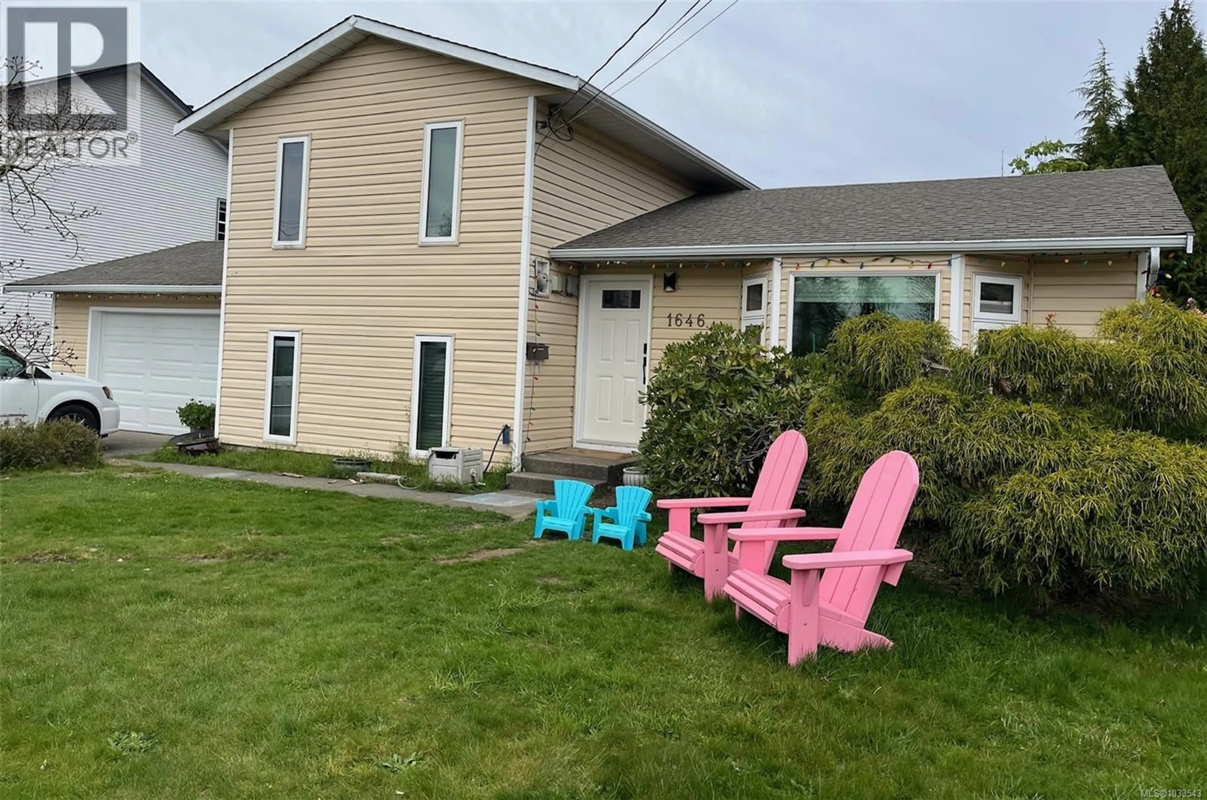 Patio, street for 1646 MAQUINNA AVENUE, Comox British Columbia V9M3L7