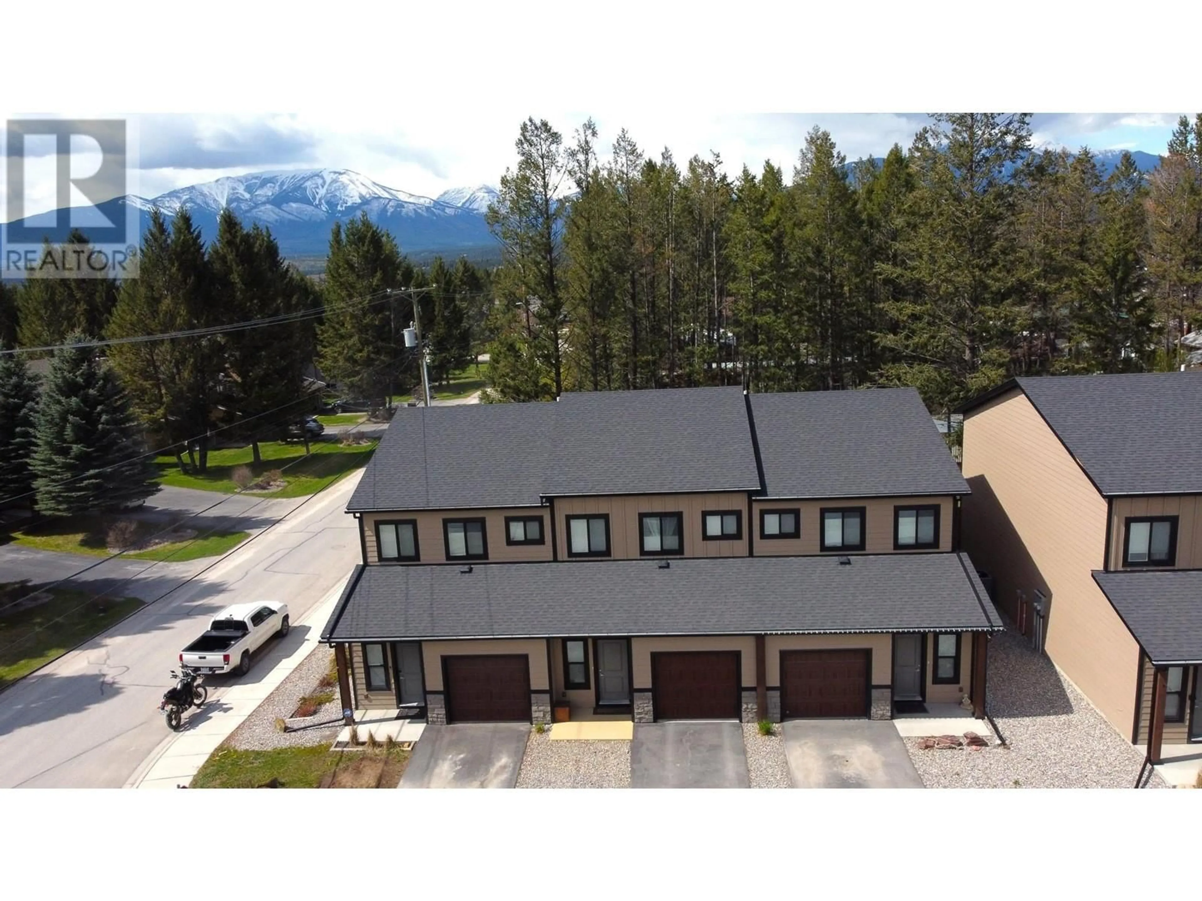 A pic from outside/outdoor area/front of a property/back of a property/a pic from drone, mountain view for 7581 PIONEER Avenue, Radium Hot Springs British Columbia V0A1M0