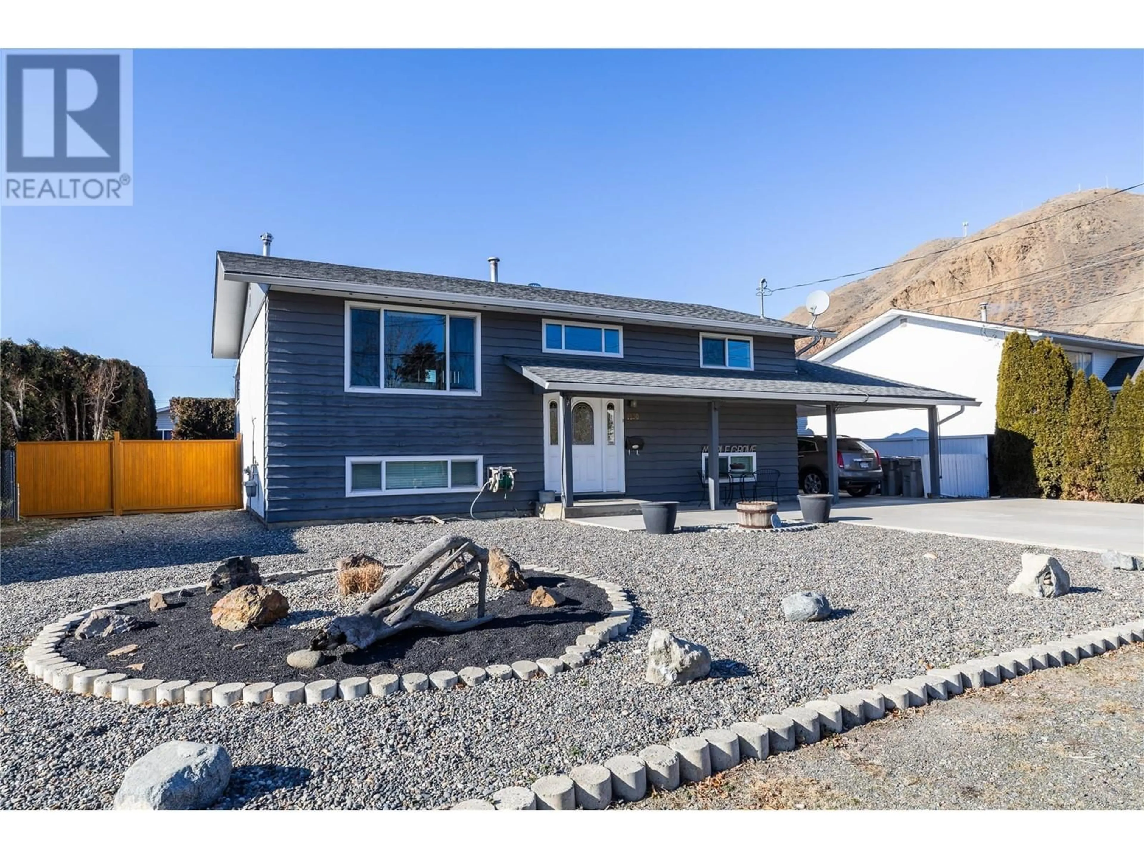 Home with vinyl exterior material, street for 1130 De Monte Street, Kamloops British Columbia V2B5N6