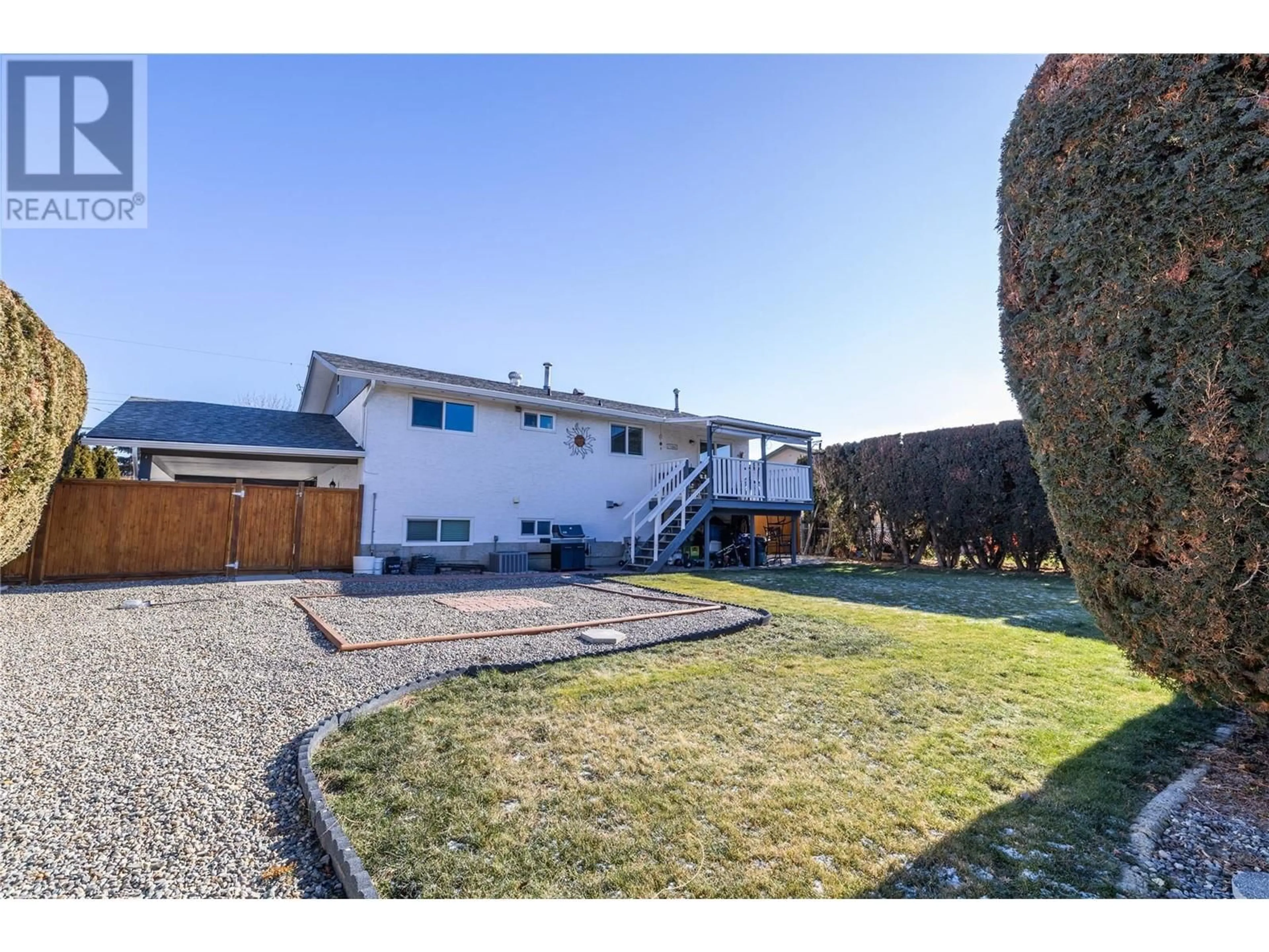 A pic from outside/outdoor area/front of a property/back of a property/a pic from drone, street for 1130 De Monte Street, Kamloops British Columbia V2B5N6