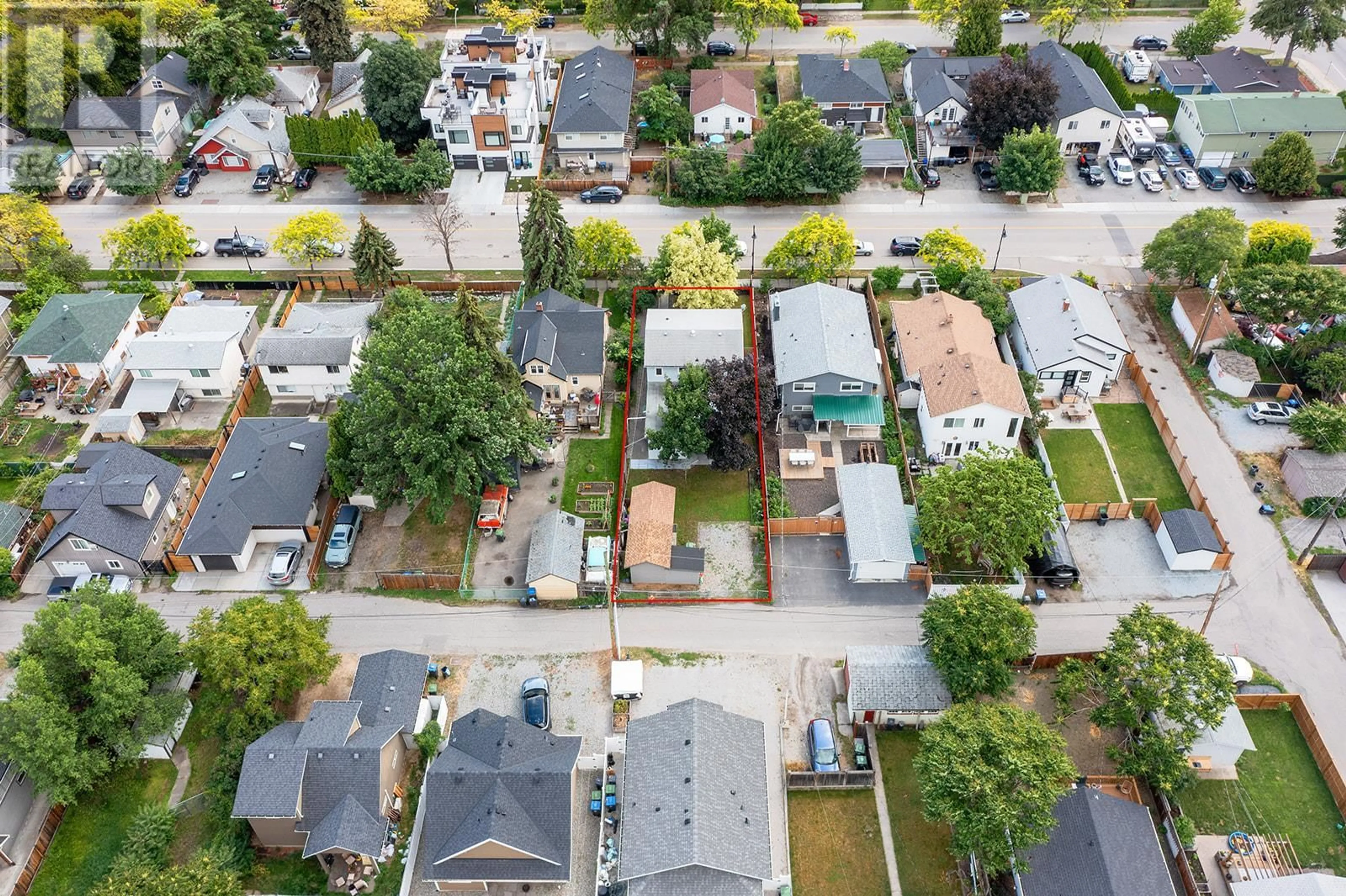 A pic from outside/outdoor area/front of a property/back of a property/a pic from drone, street for 740 Cawston Avenue, Kelowna British Columbia V1Y6Z7