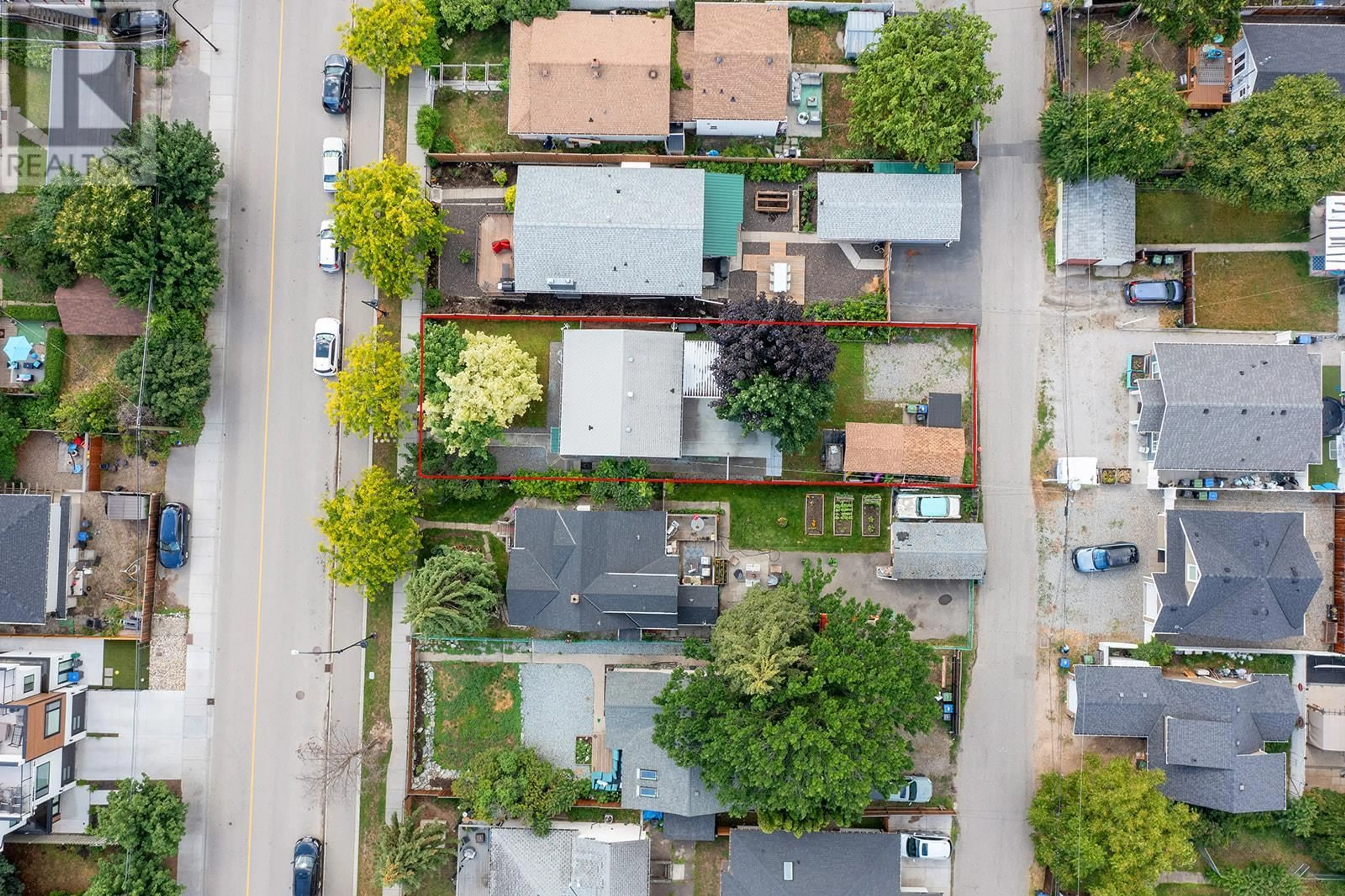 A pic from outside/outdoor area/front of a property/back of a property/a pic from drone, street for 740 Cawston Avenue, Kelowna British Columbia V1Y6Z7