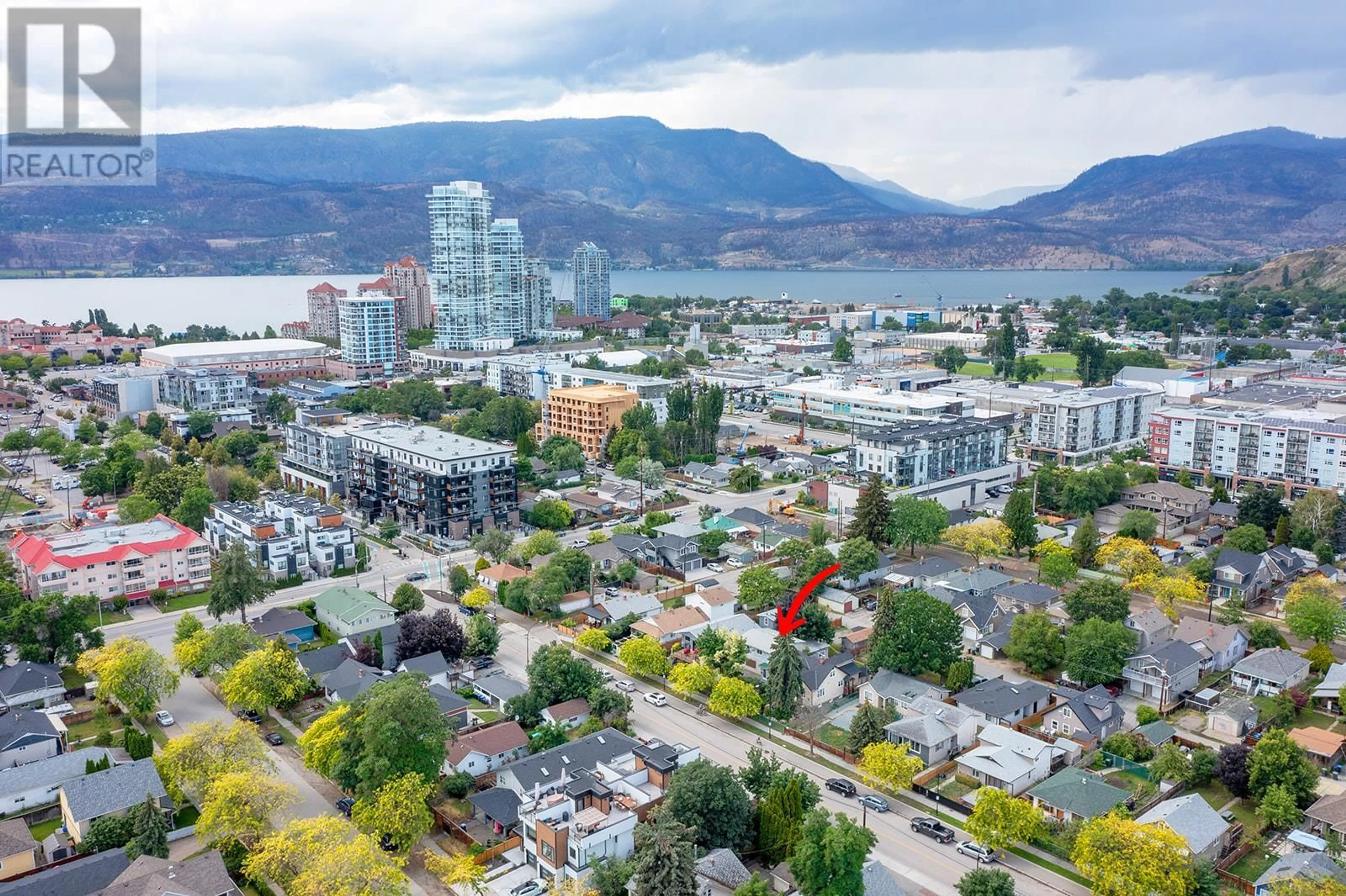 A pic from outside/outdoor area/front of a property/back of a property/a pic from drone, mountain view for 740 Cawston Avenue, Kelowna British Columbia V1Y6Z7