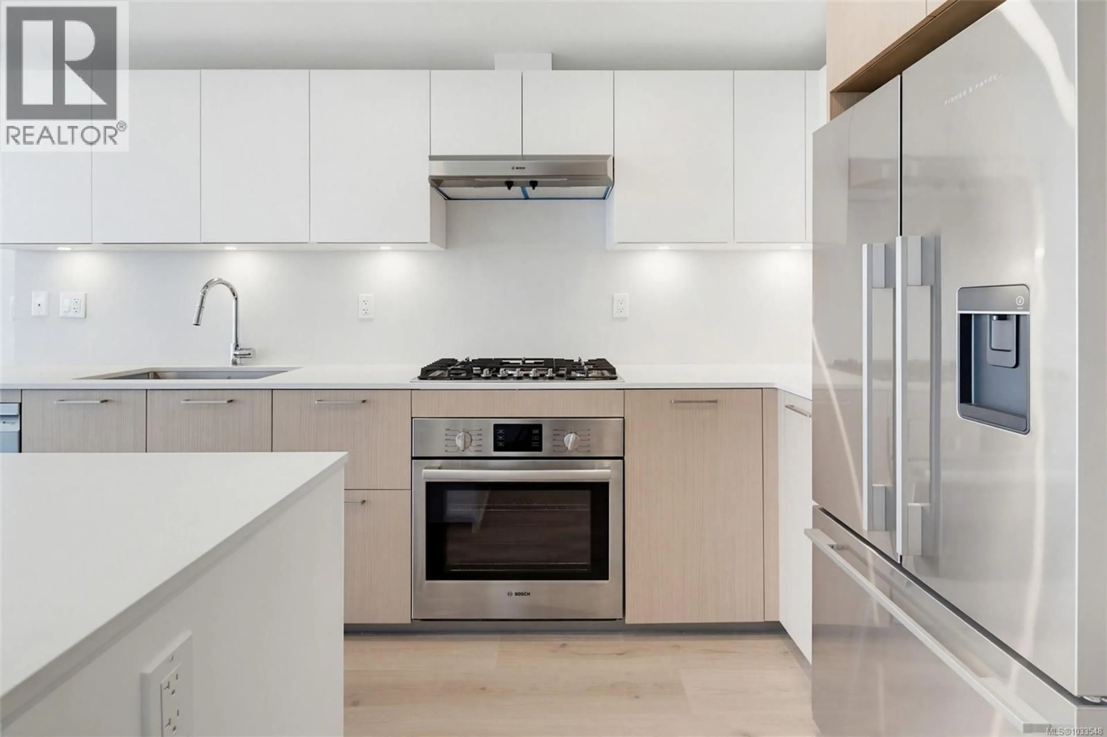 Standard kitchen, ceramic/tile floor for 807 - 899 ESQUIMALT ROAD, Esquimalt British Columbia V9A3M5