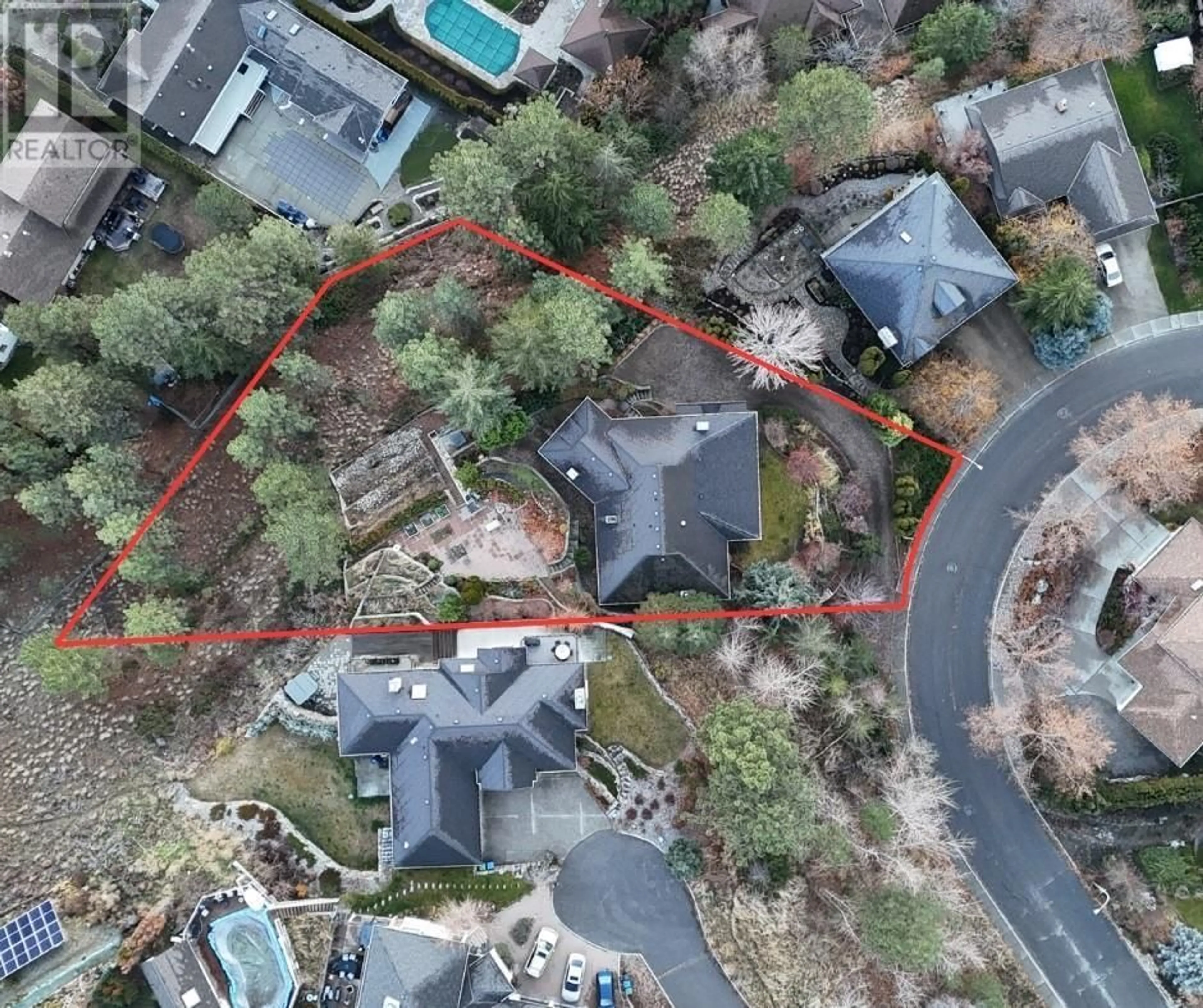 A pic from outside/outdoor area/front of a property/back of a property/a pic from drone, street for 765 Westpoint Drive, Kelowna British Columbia V1W2Z4