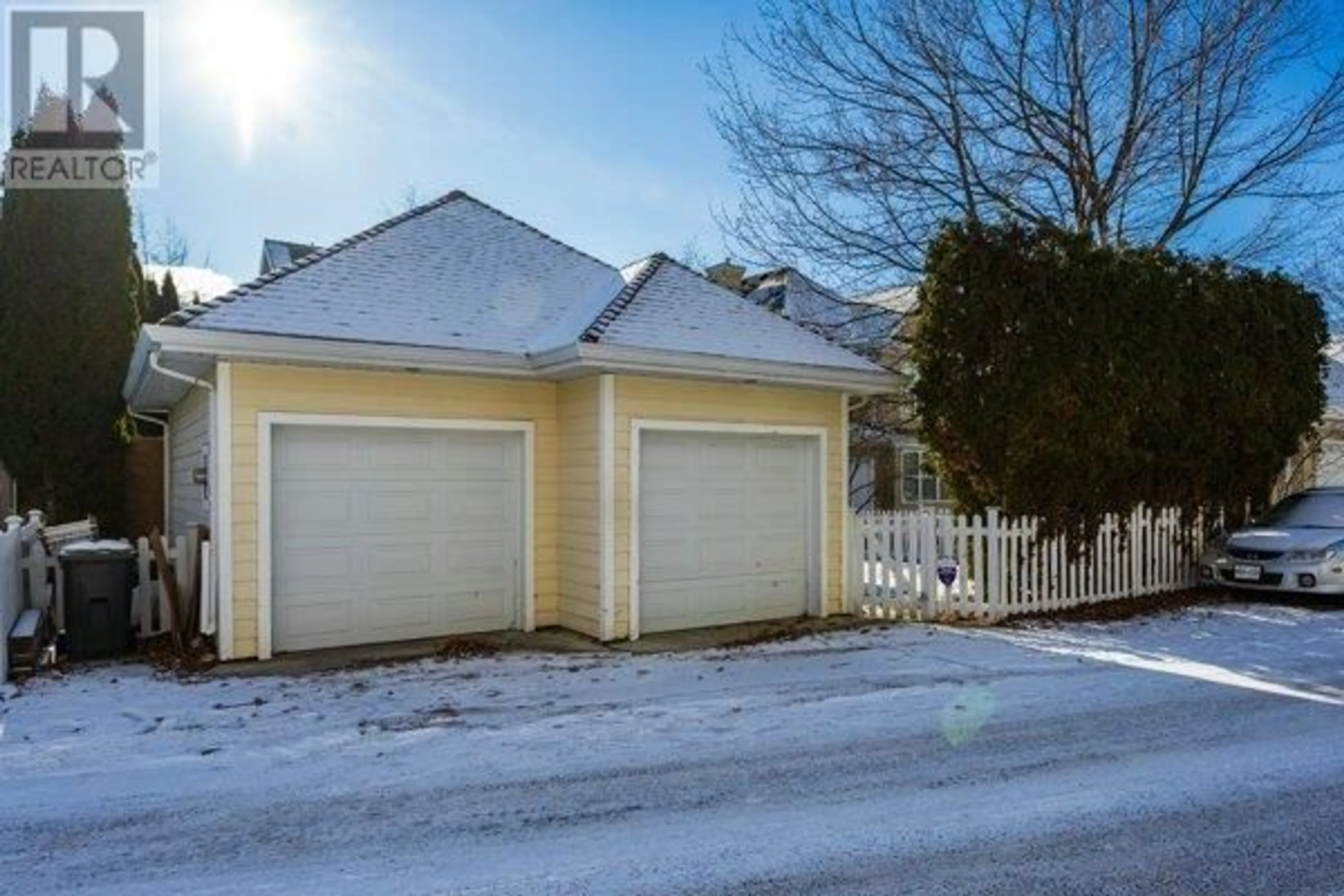 Indoor garage for 432 Providence Avenue, Kelowna British Columbia V1W4S8