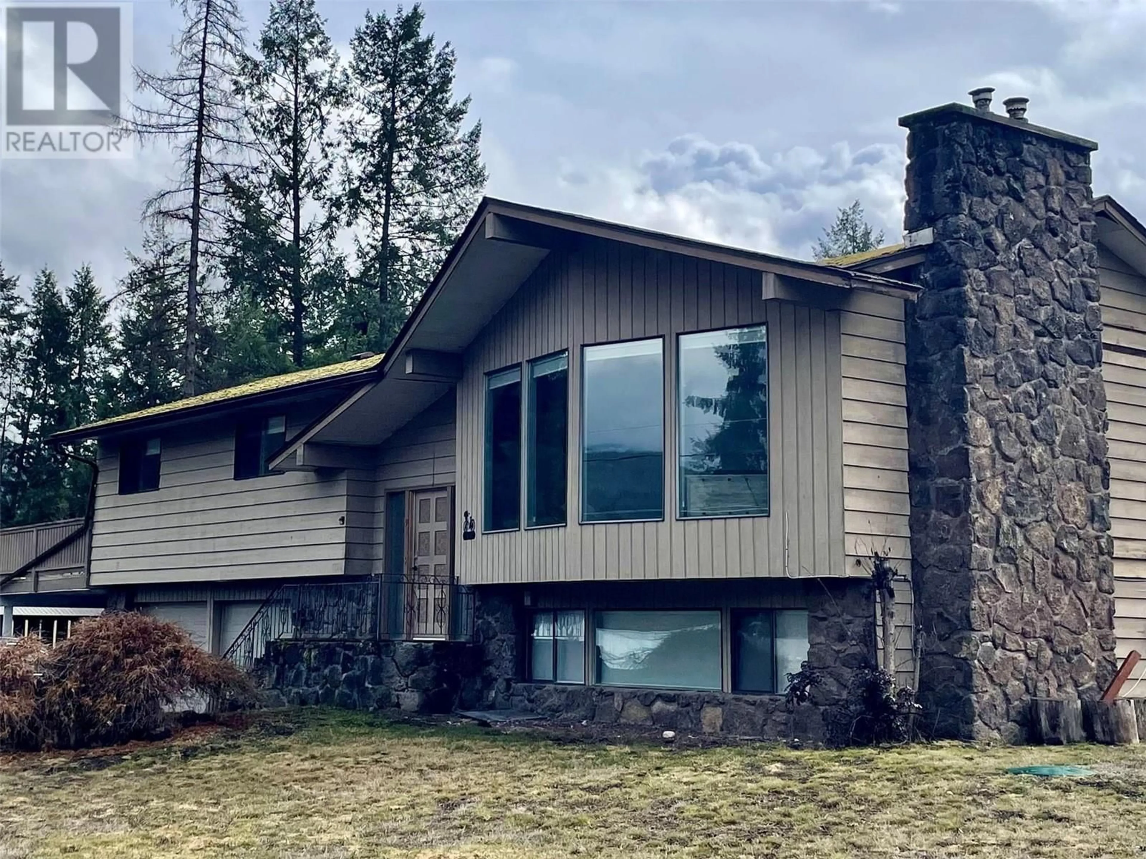 Home with vinyl exterior material, unknown for 93 HOLMES ROAD, Christina Lake British Columbia V0H1E0