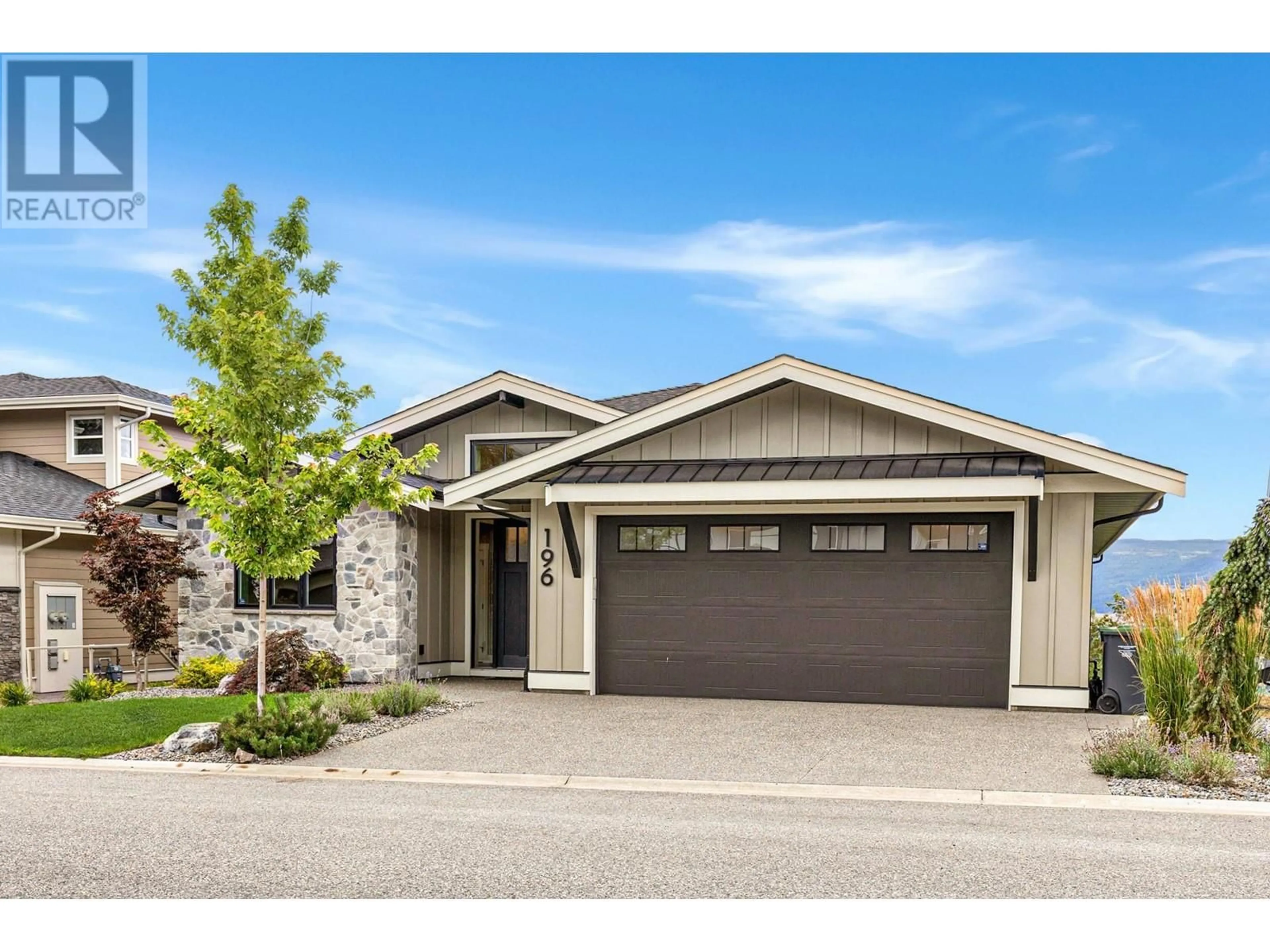 Home with vinyl exterior material, street for 196 Summer Wood Drive, Kelowna British Columbia V1V2Z9