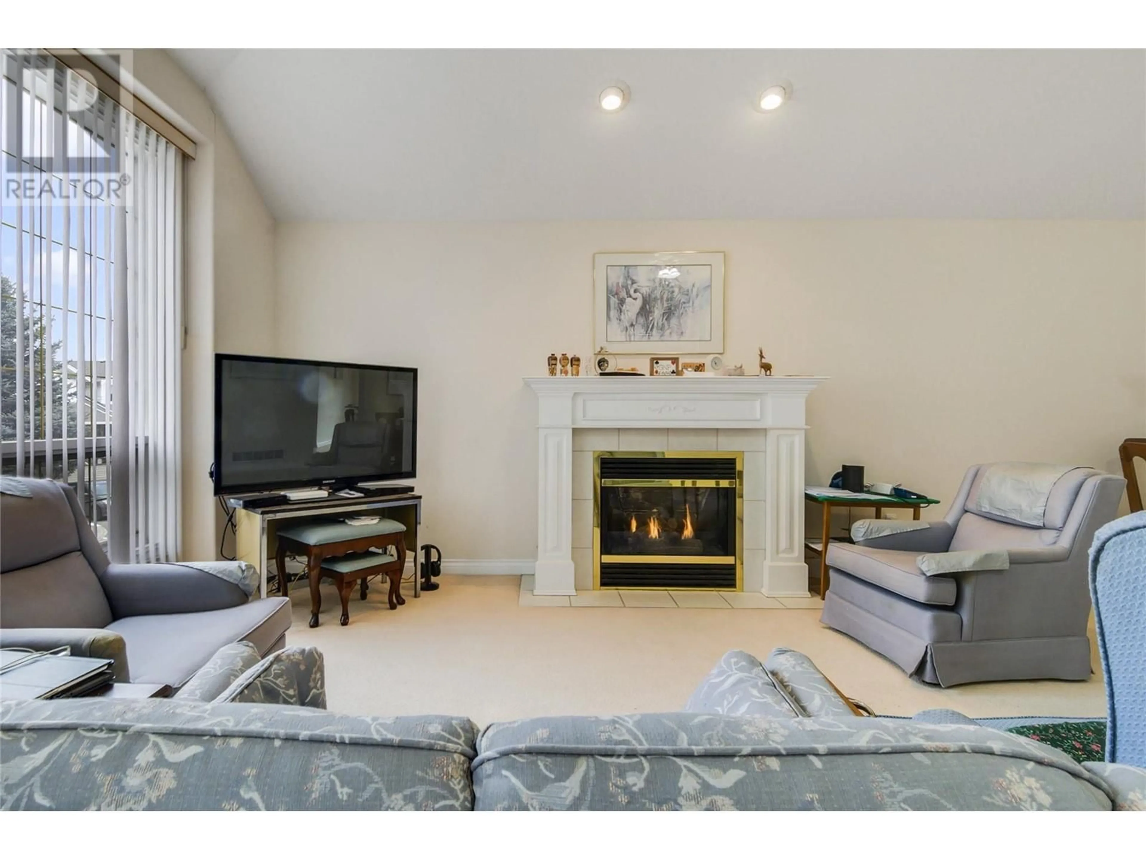 Living room with furniture, unknown for 25 - 450 YATES ROAD, Kelowna British Columbia V1V1R8