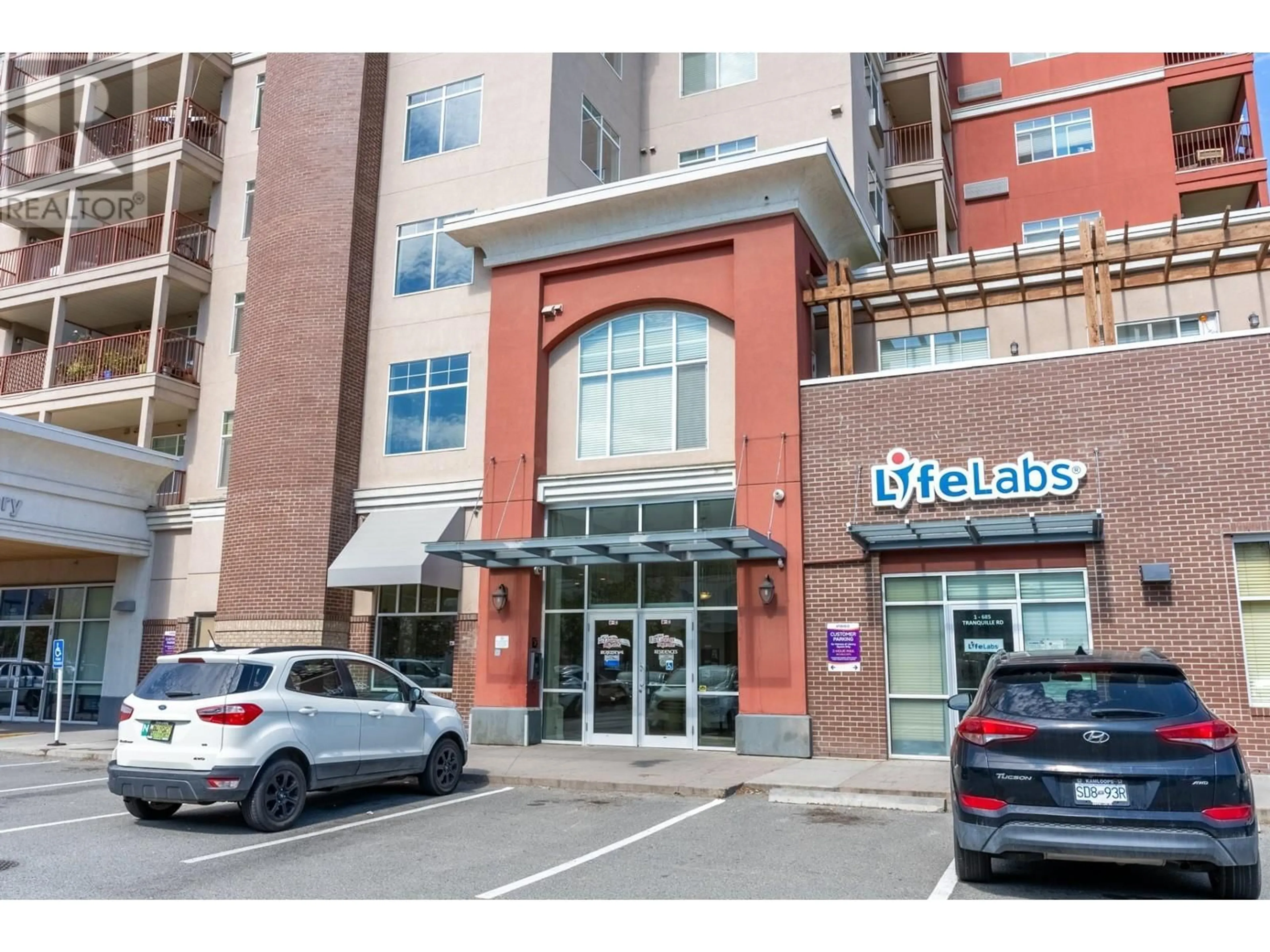 Indoor foyer for 689 Tranquille Road Unit# 612, Kamloops British Columbia V2B0C7