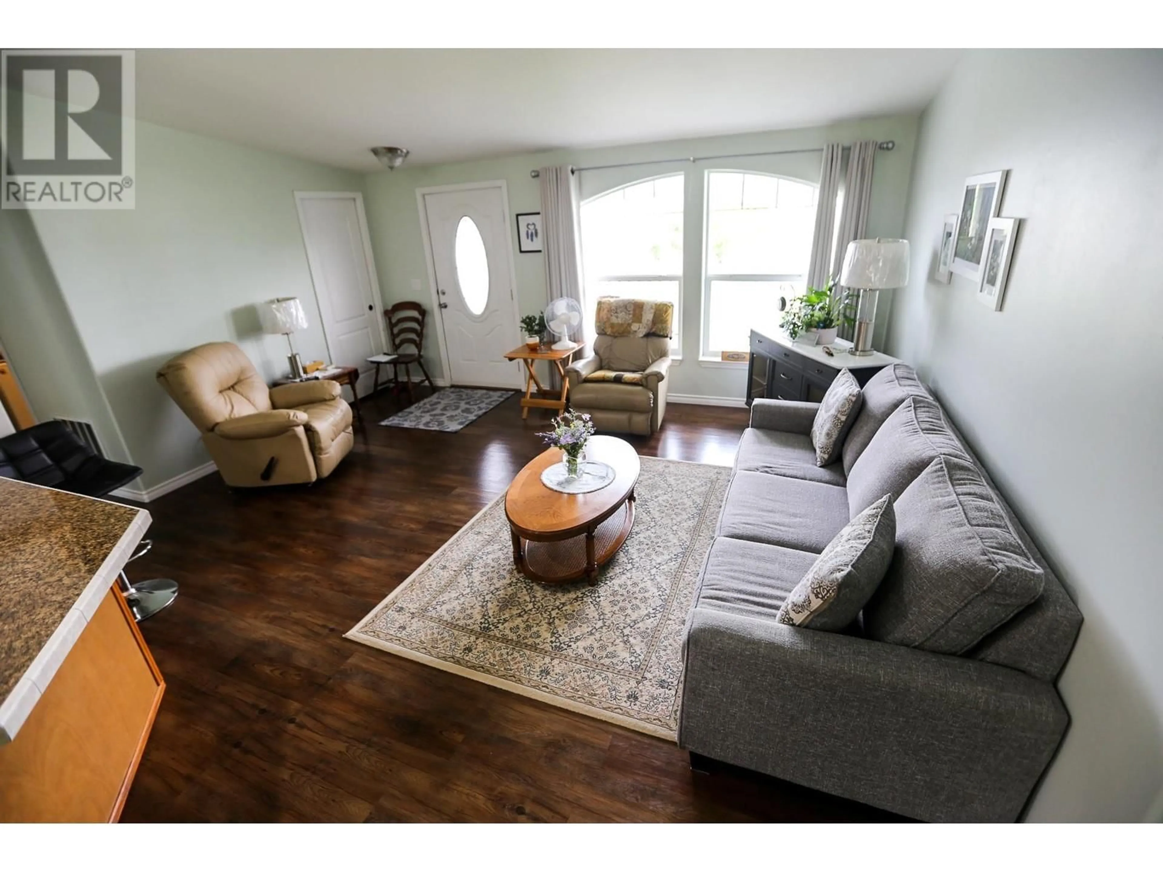 Living room with furniture, wood/laminate floor for 445 SISKA Drive, Barriere British Columbia V0E1E0