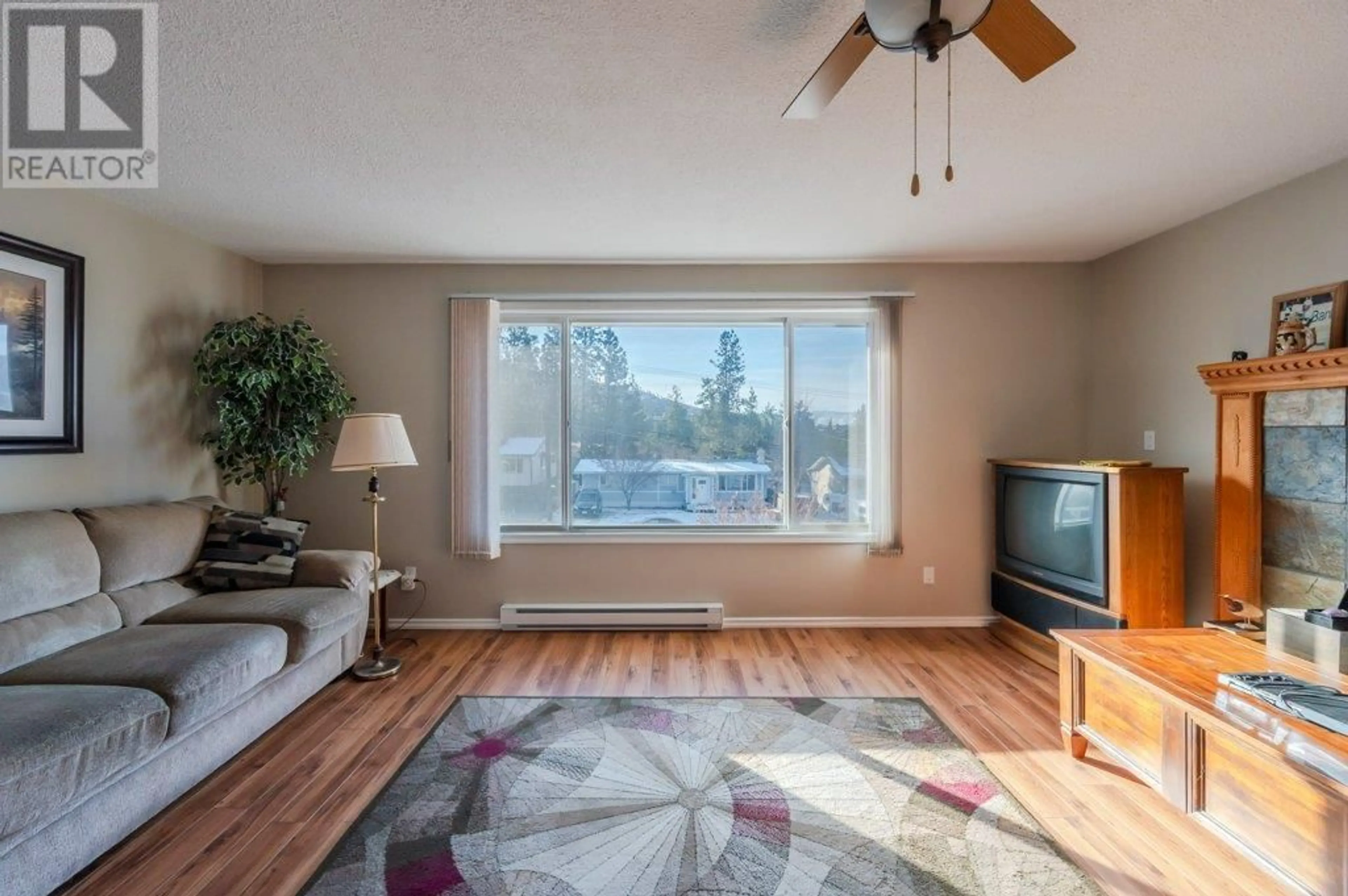 Living room with furniture, unknown for 1555 CARMI AVENUE, Penticton British Columbia V2A8V5