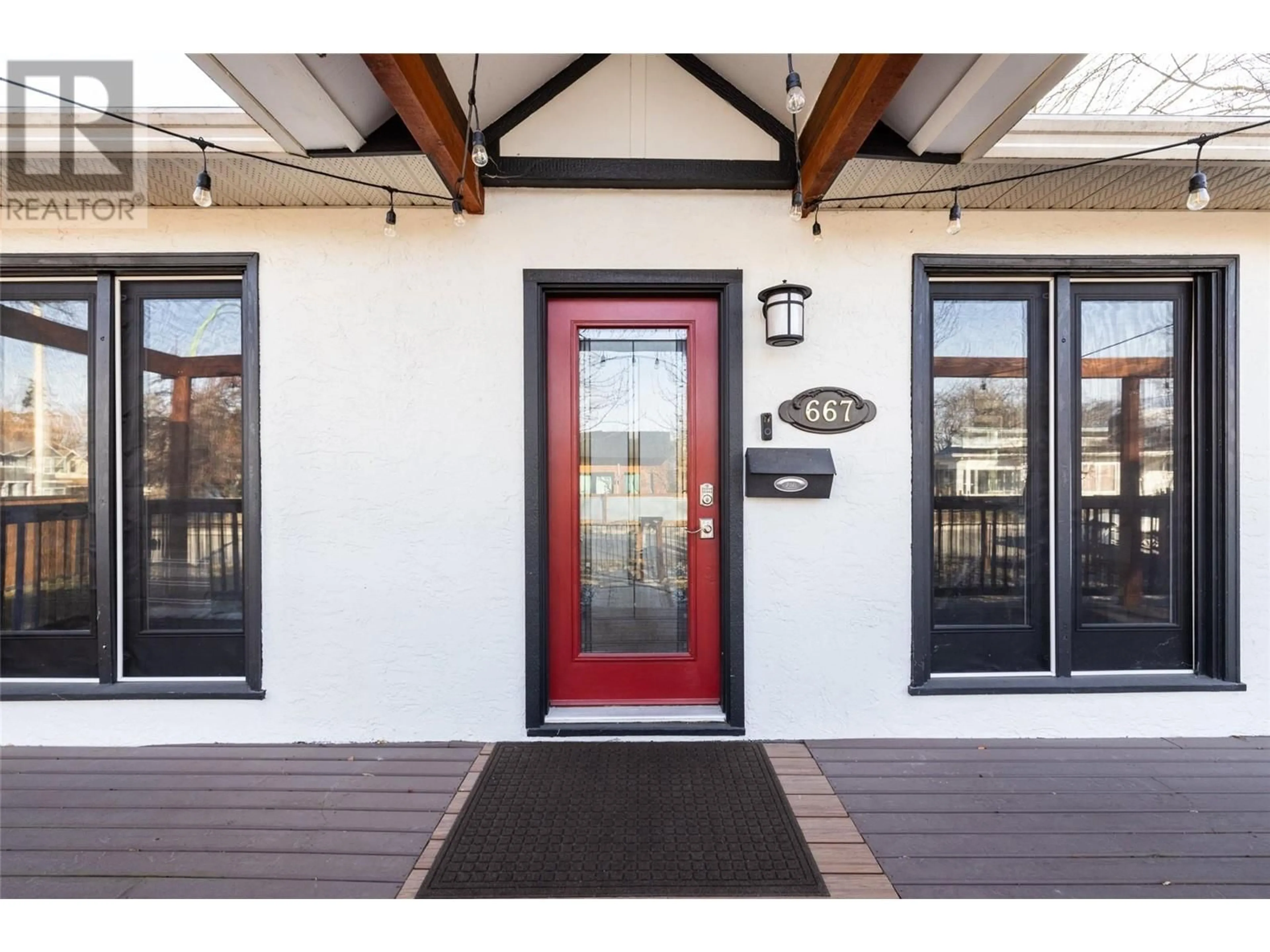 Indoor entryway for 667 Burne Avenue, Kelowna British Columbia V1Y3P5