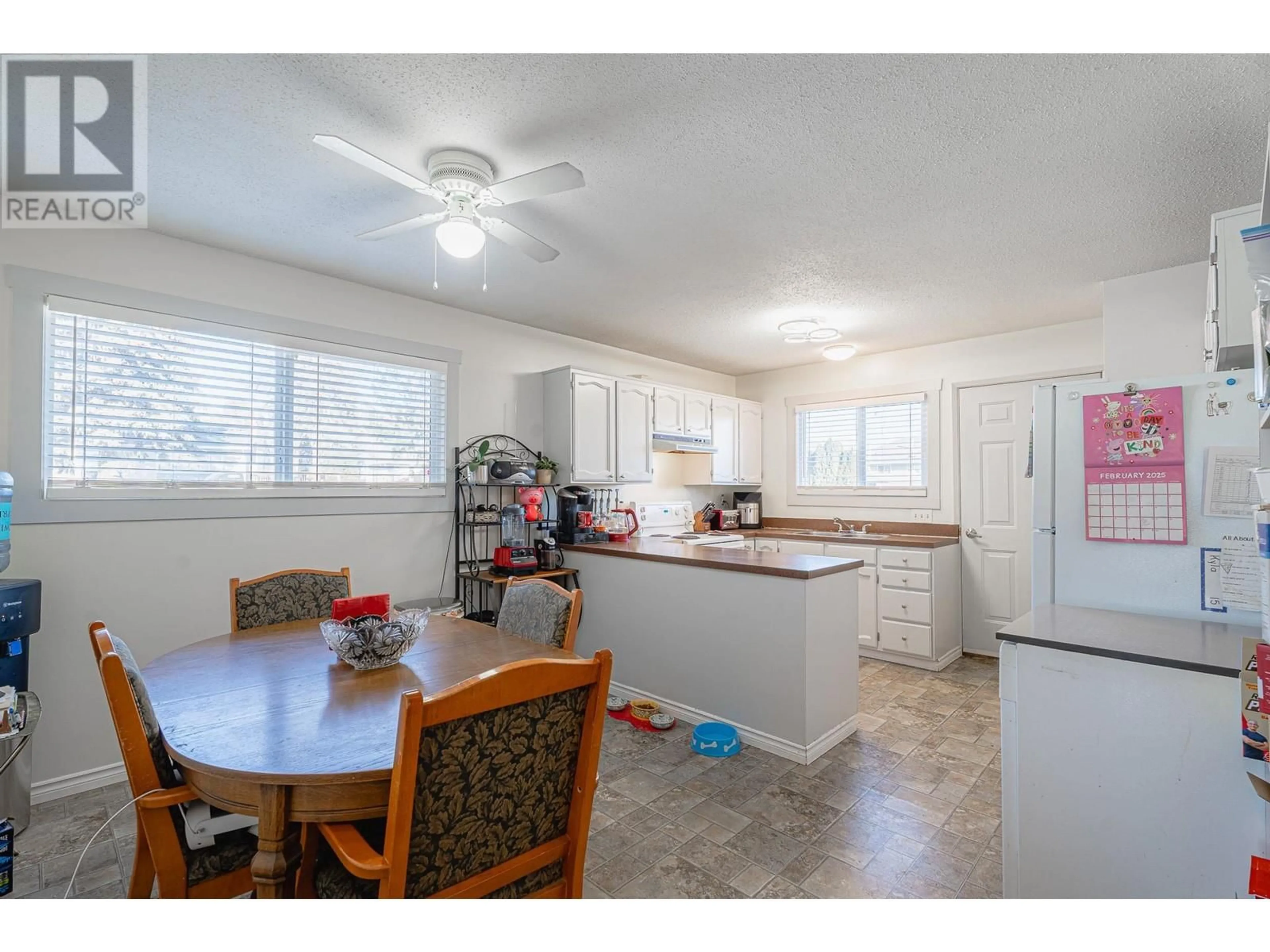 Open concept kitchen, unknown for 997/999 OLLEK Street, Kamloops British Columbia V2B5A8