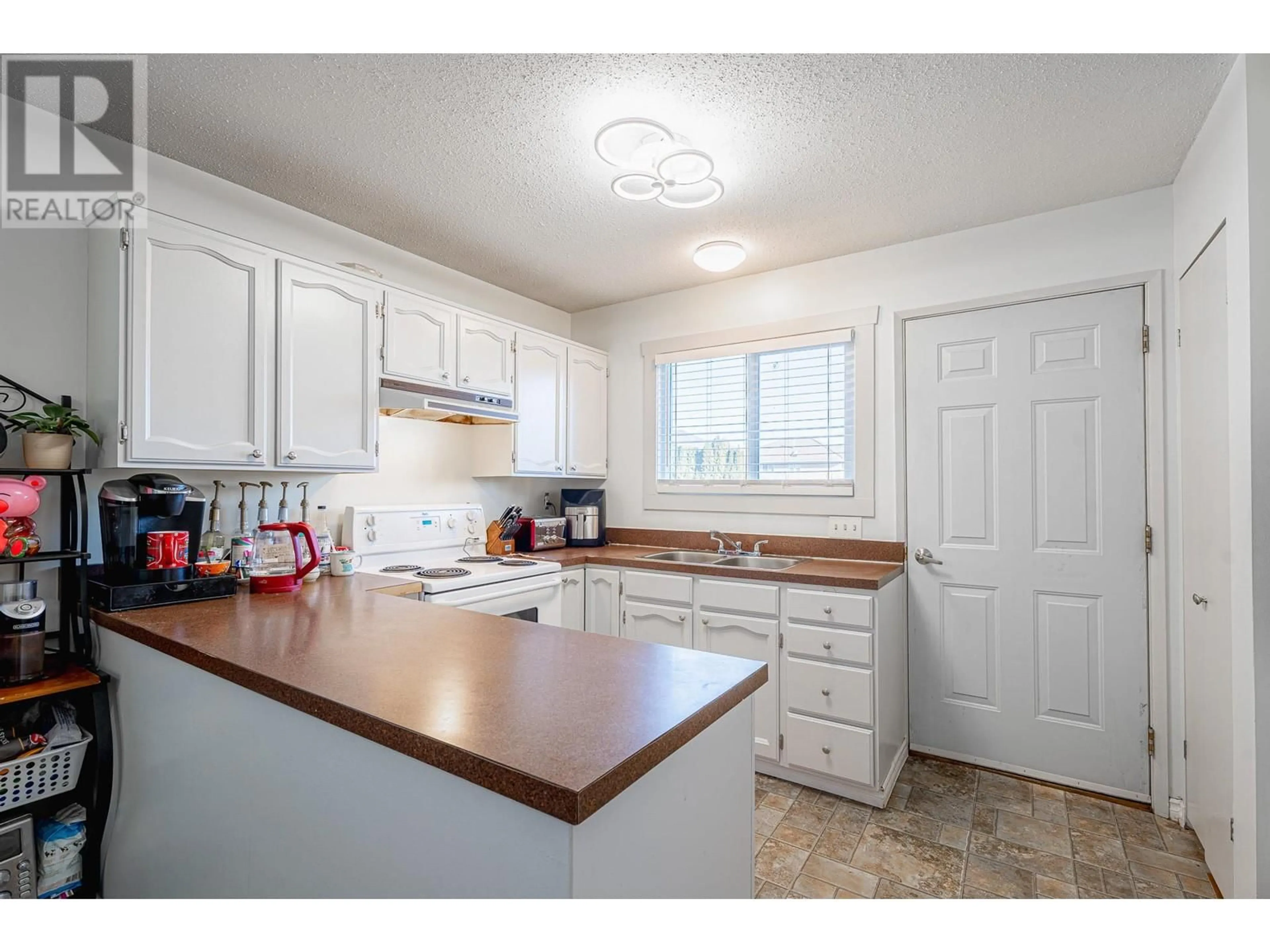 Standard kitchen, unknown for 997/999 OLLEK Street, Kamloops British Columbia V2B5A8